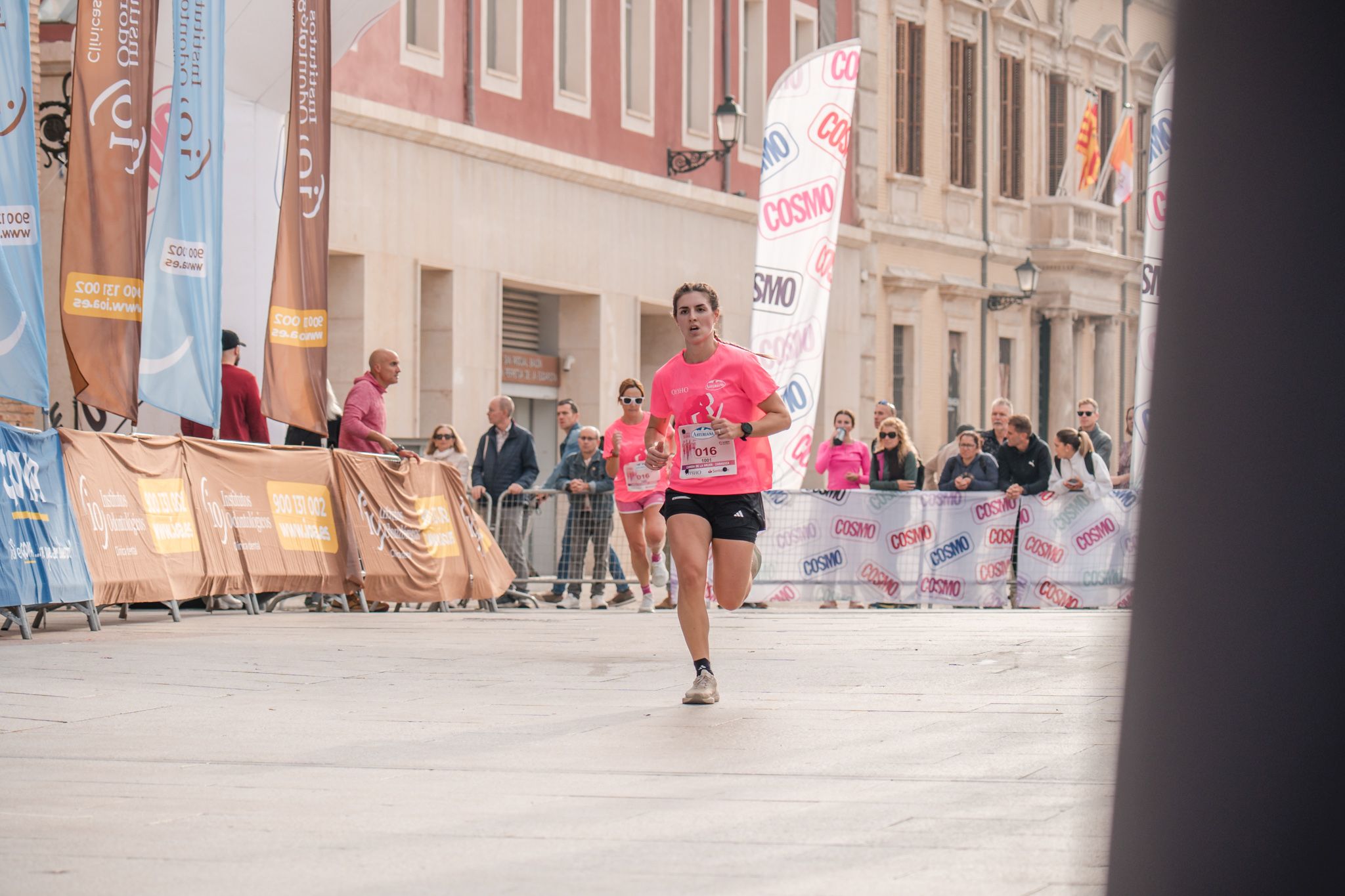 Las mejores fotos de la Carrera de la Mujer de Zaragoza 2025   Recorrido Meta 32