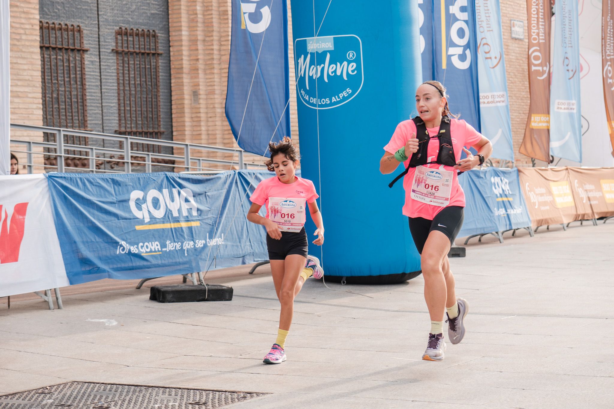 Las mejores fotos de la Carrera de la Mujer de Zaragoza 2025   Recorrido Meta 34