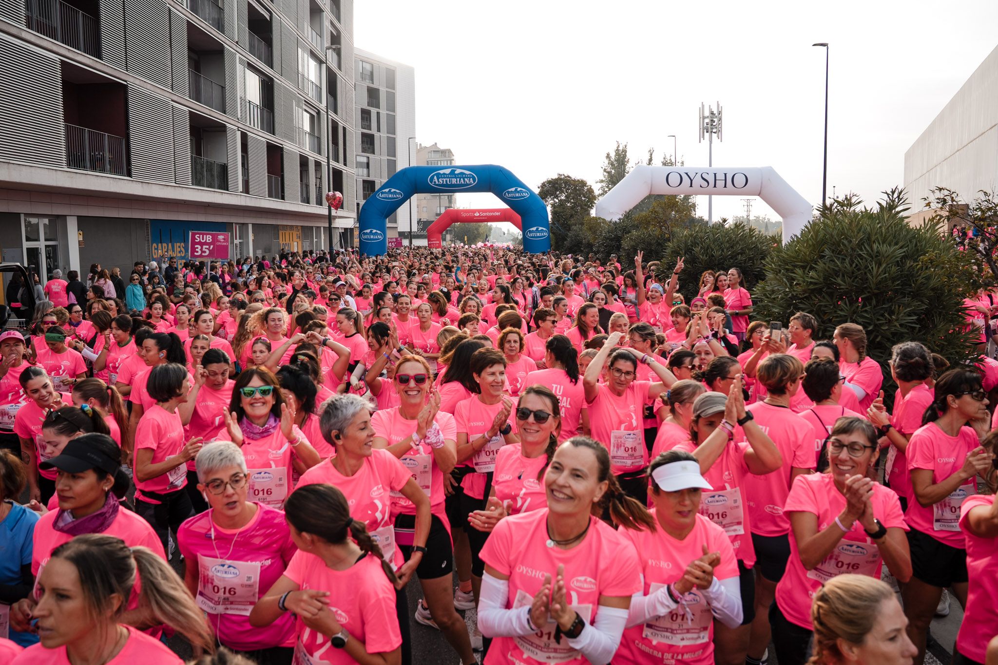 Las mejores fotos de la Carrera de la Mujer de Zaragoza 2025   Salida 75