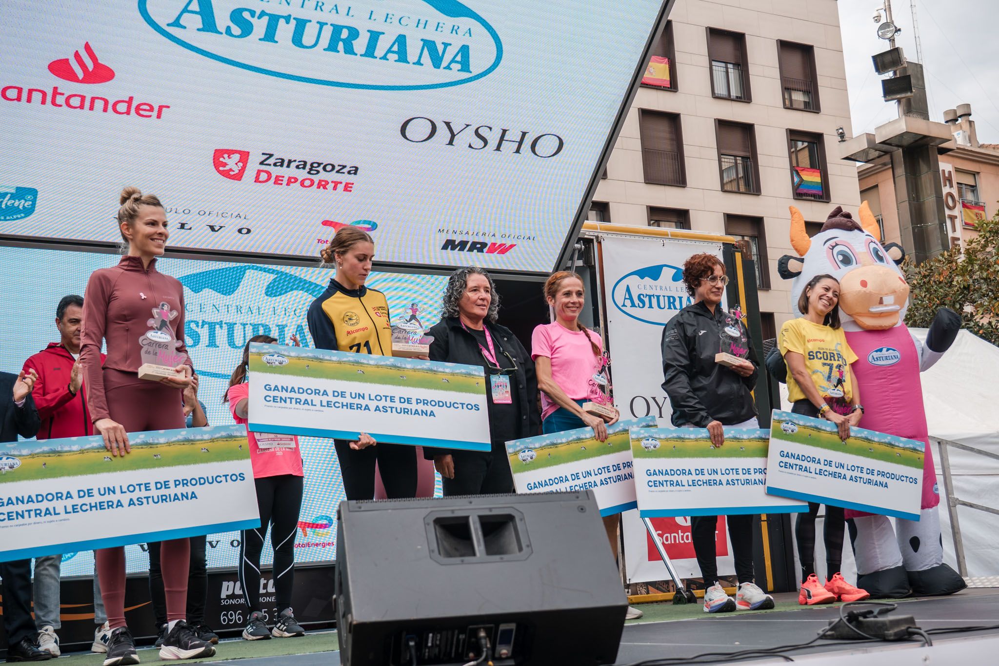 Las mejores fotos de la Carrera de la Mujer de Zaragoza 2025   Recorrido Podium 14