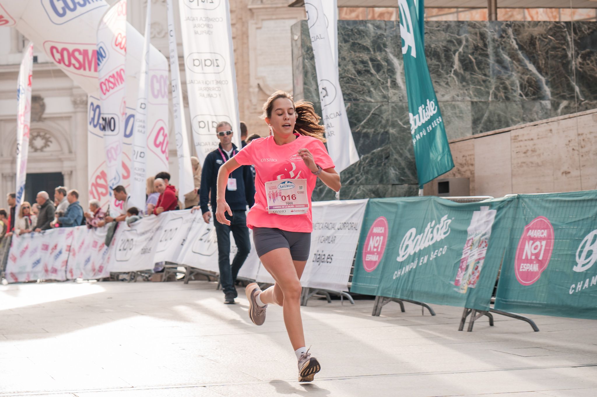 Las mejores fotos de la Carrera de la Mujer de Zaragoza 2025   Recorrido Meta 40