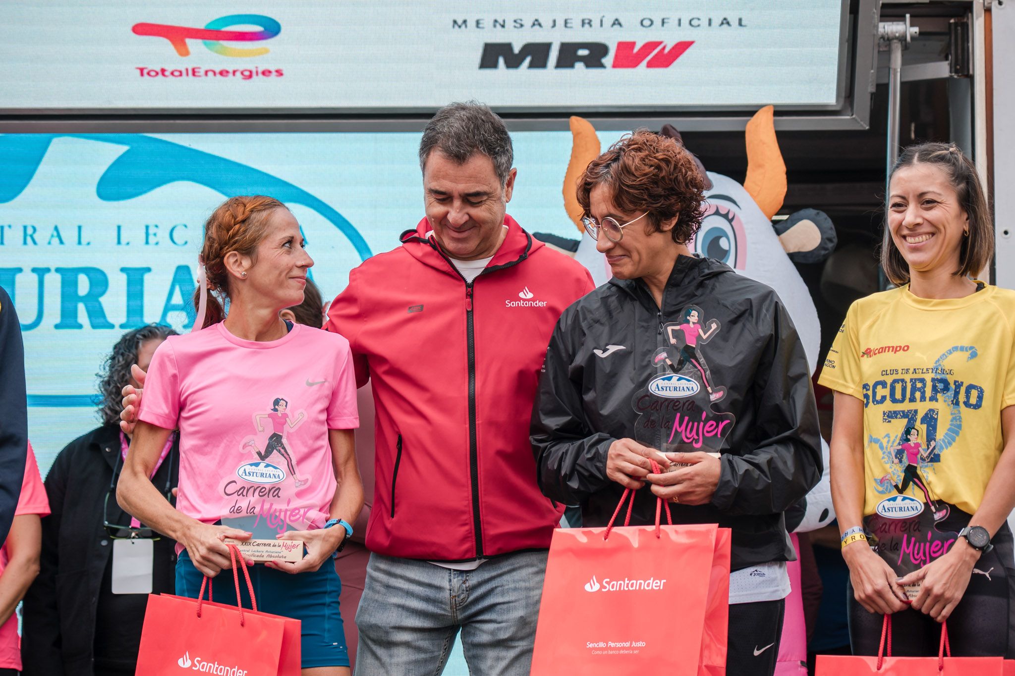 Las mejores fotos de la Carrera de la Mujer de Zaragoza 2025   Recorrido Podium 17