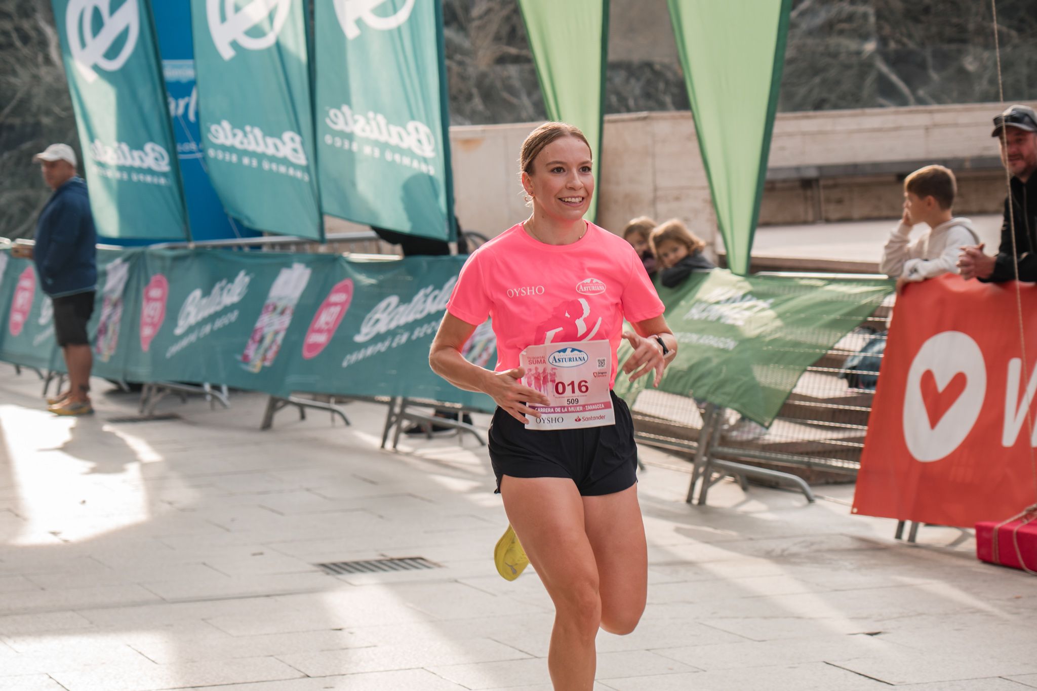 Las mejores fotos de la Carrera de la Mujer de Zaragoza 2025   Recorrido Meta 42