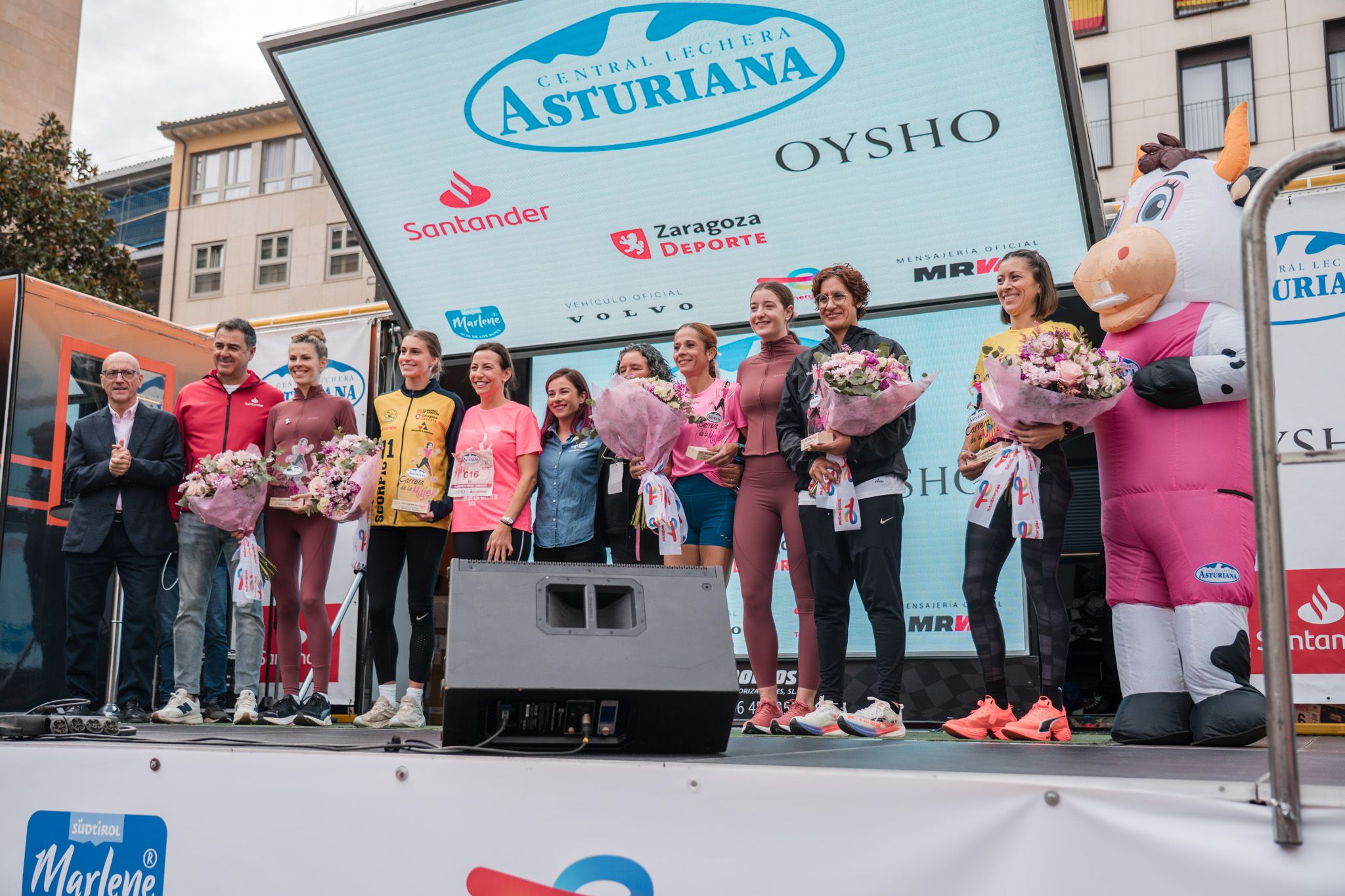 Las mejores fotos de la Carrera de la Mujer de Zaragoza 2025   Recorrido Podium 21