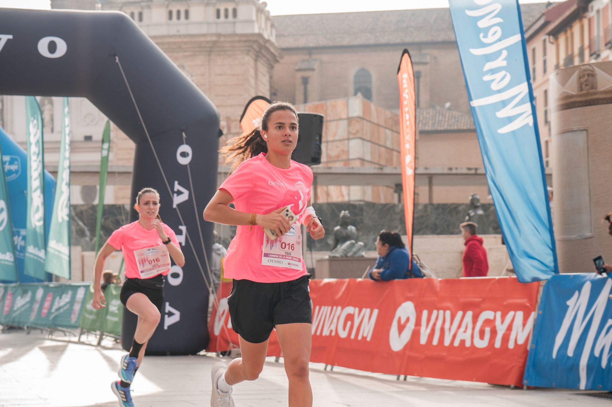 Las mejores fotos de la Carrera de la Mujer de Zaragoza 2025   Recorrido Meta 46