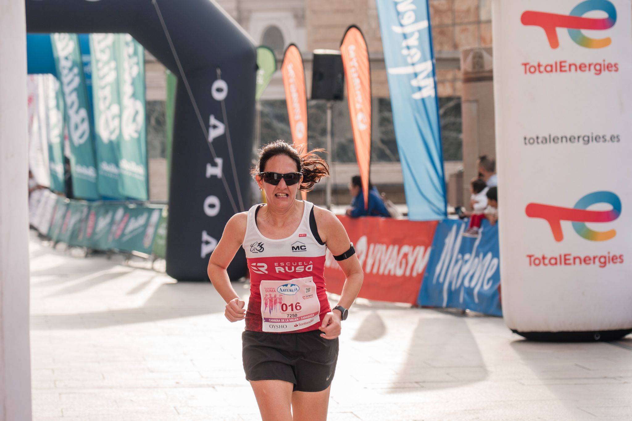 Las mejores fotos de la Carrera de la Mujer de Zaragoza 2025   Recorrido Meta 47