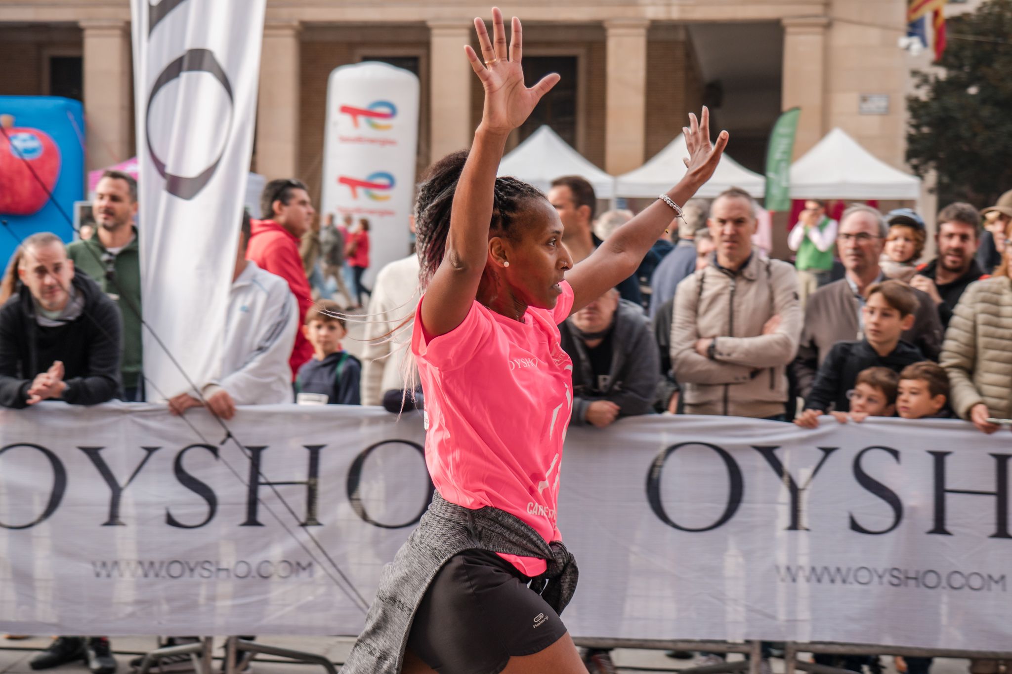 Las mejores fotos de la Carrera de la Mujer de Zaragoza 2025   Recorrido Meta 48