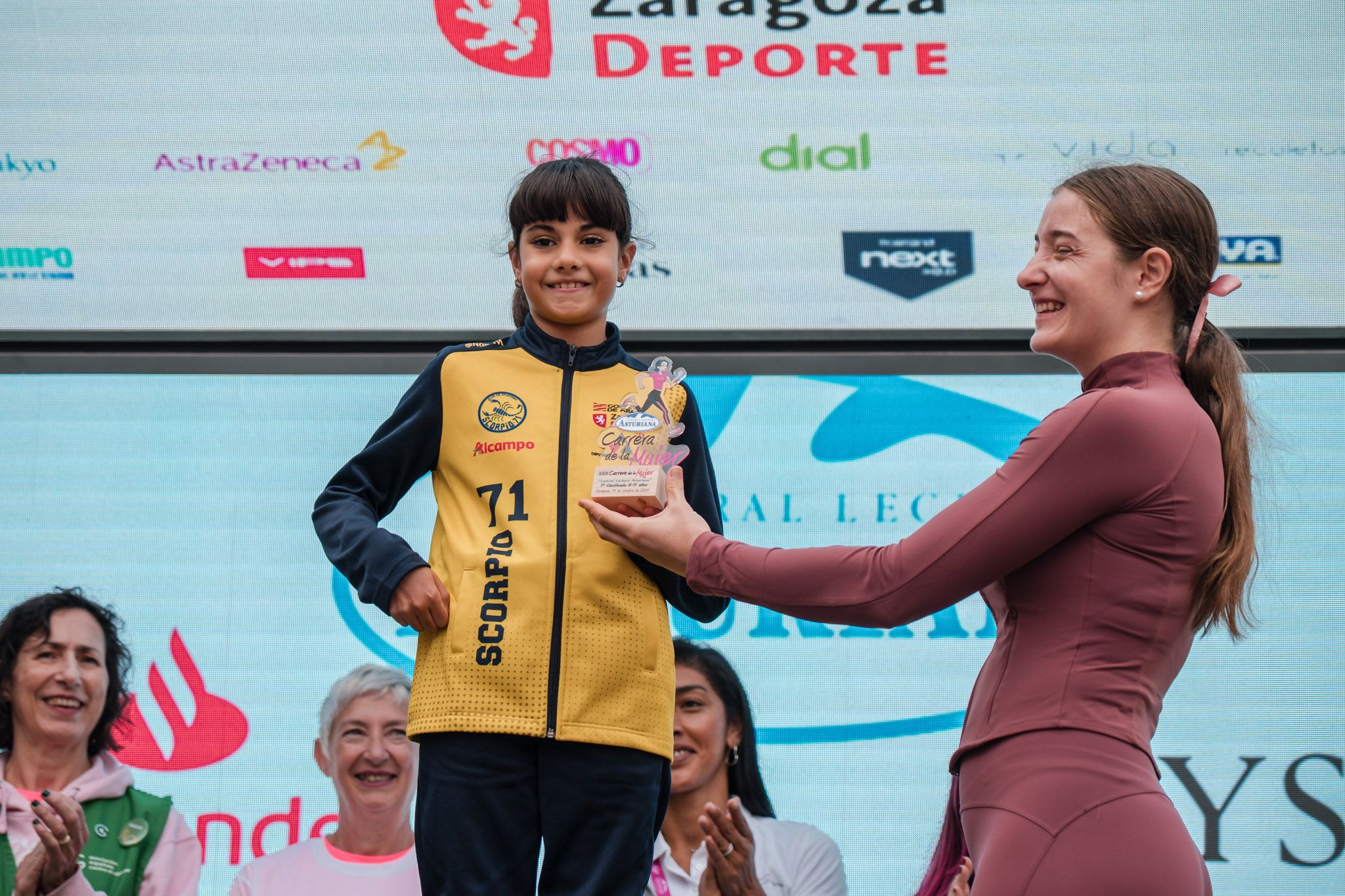 Las mejores fotos de la Carrera de la Mujer de Zaragoza 2025   Recorrido Podium 28