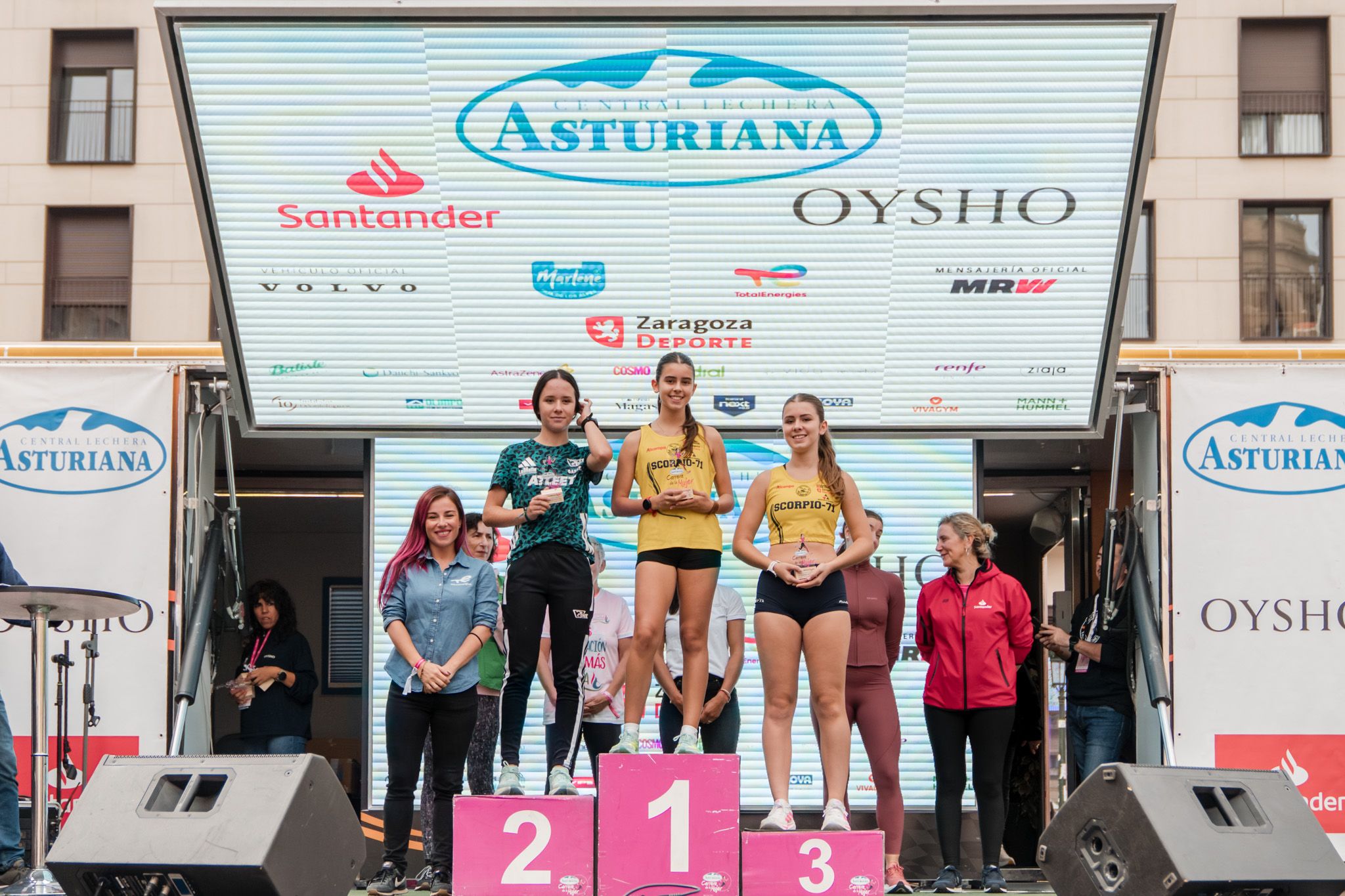 Las mejores fotos de la Carrera de la Mujer de Zaragoza 2025   Recorrido Podium 31
