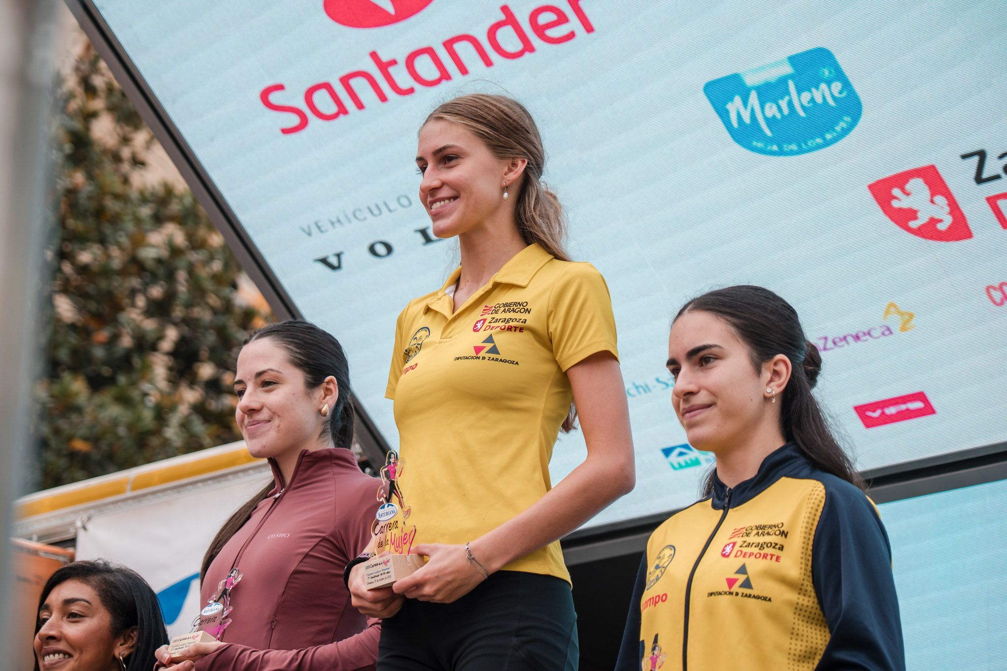 Las mejores fotos de la Carrera de la Mujer de Zaragoza 2025   Recorrido Podium 32