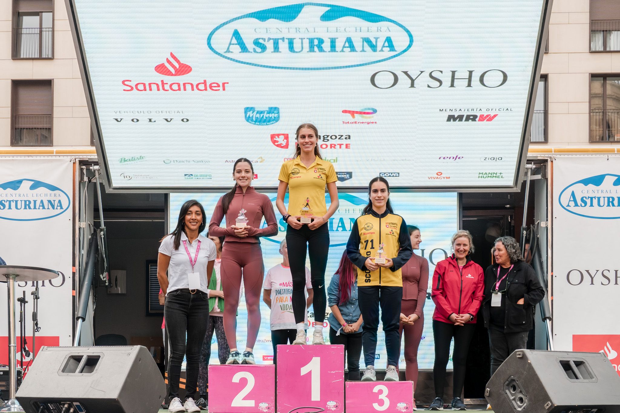 Las mejores fotos de la Carrera de la Mujer de Zaragoza 2025   Recorrido Podium 33
