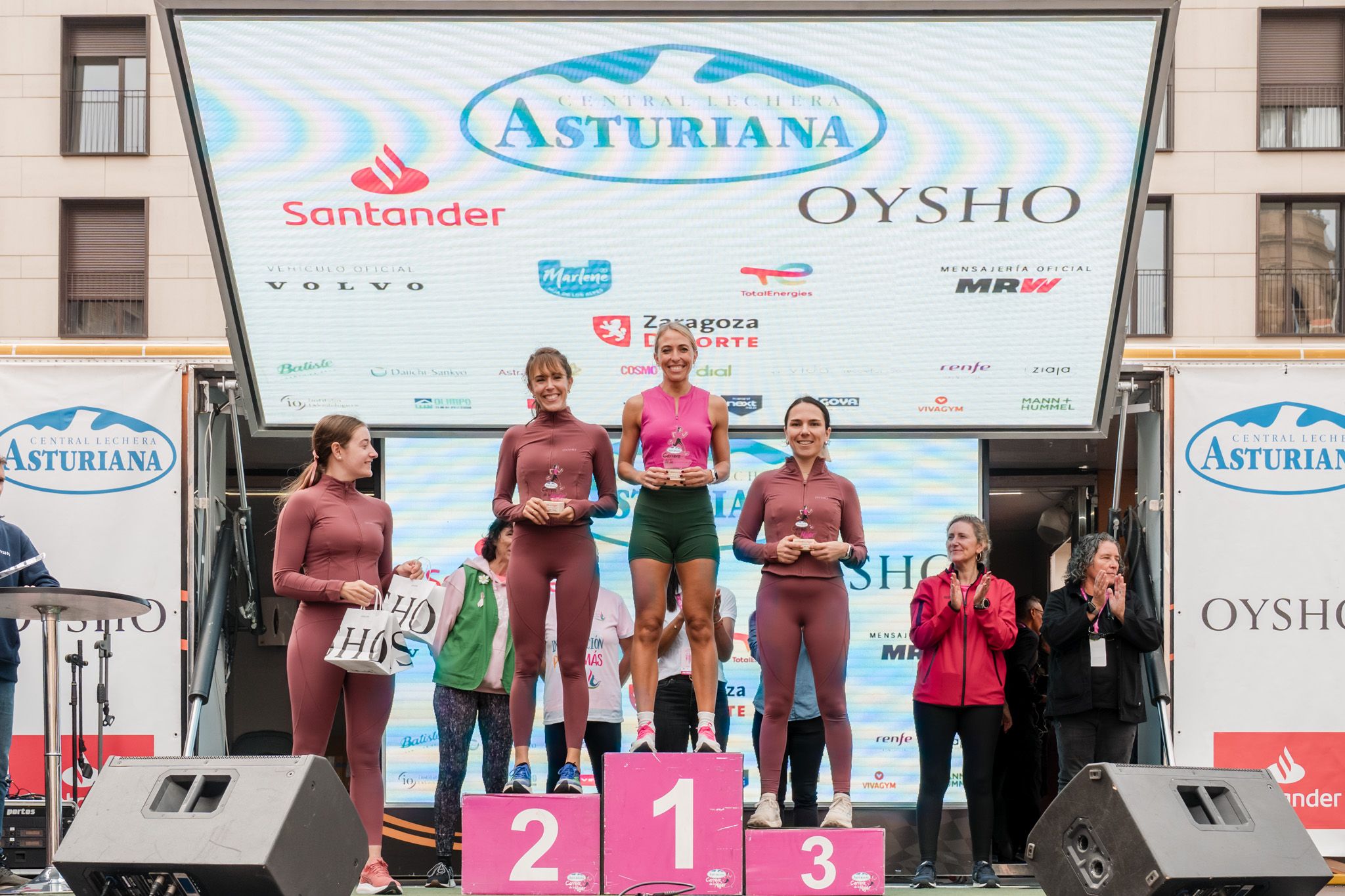 Las mejores fotos de la Carrera de la Mujer de Zaragoza 2025   Recorrido Podium 35