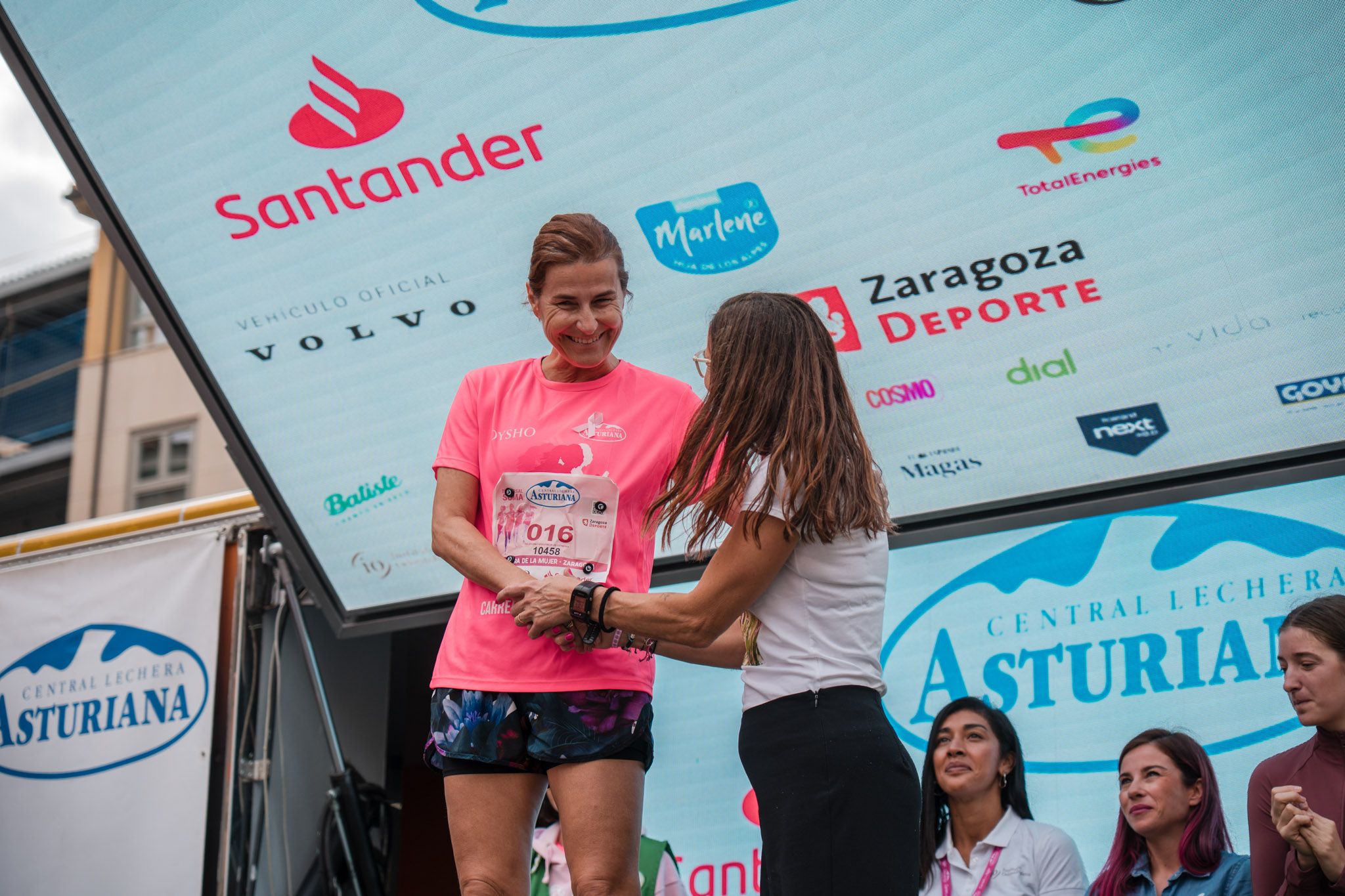 Las mejores fotos de la Carrera de la Mujer de Zaragoza 2025   Recorrido Podium 36