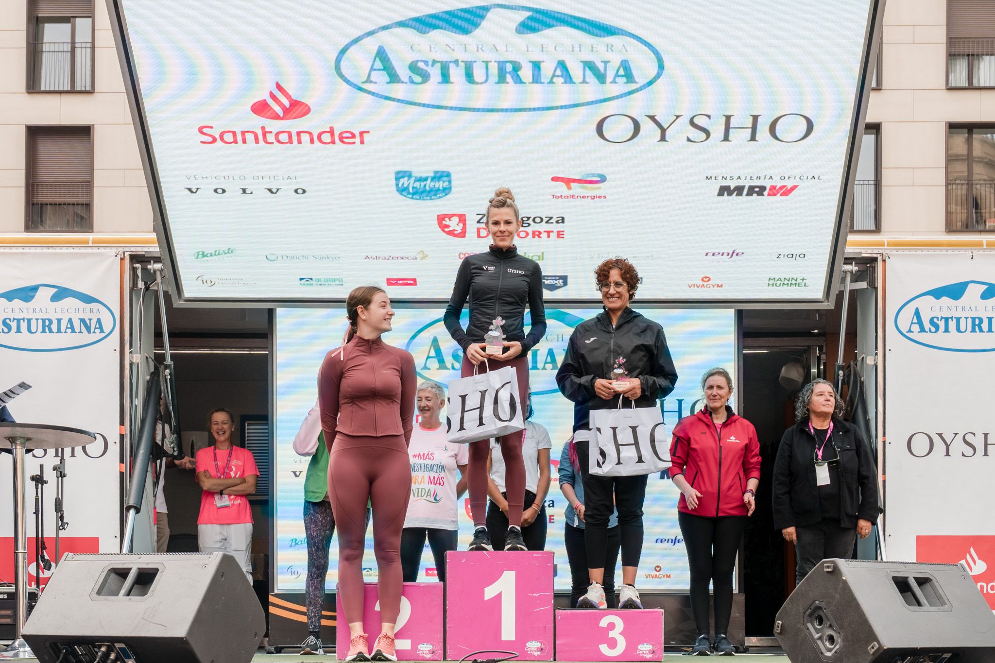 Las mejores fotos de la Carrera de la Mujer de Zaragoza 2025   Recorrido Podium 37