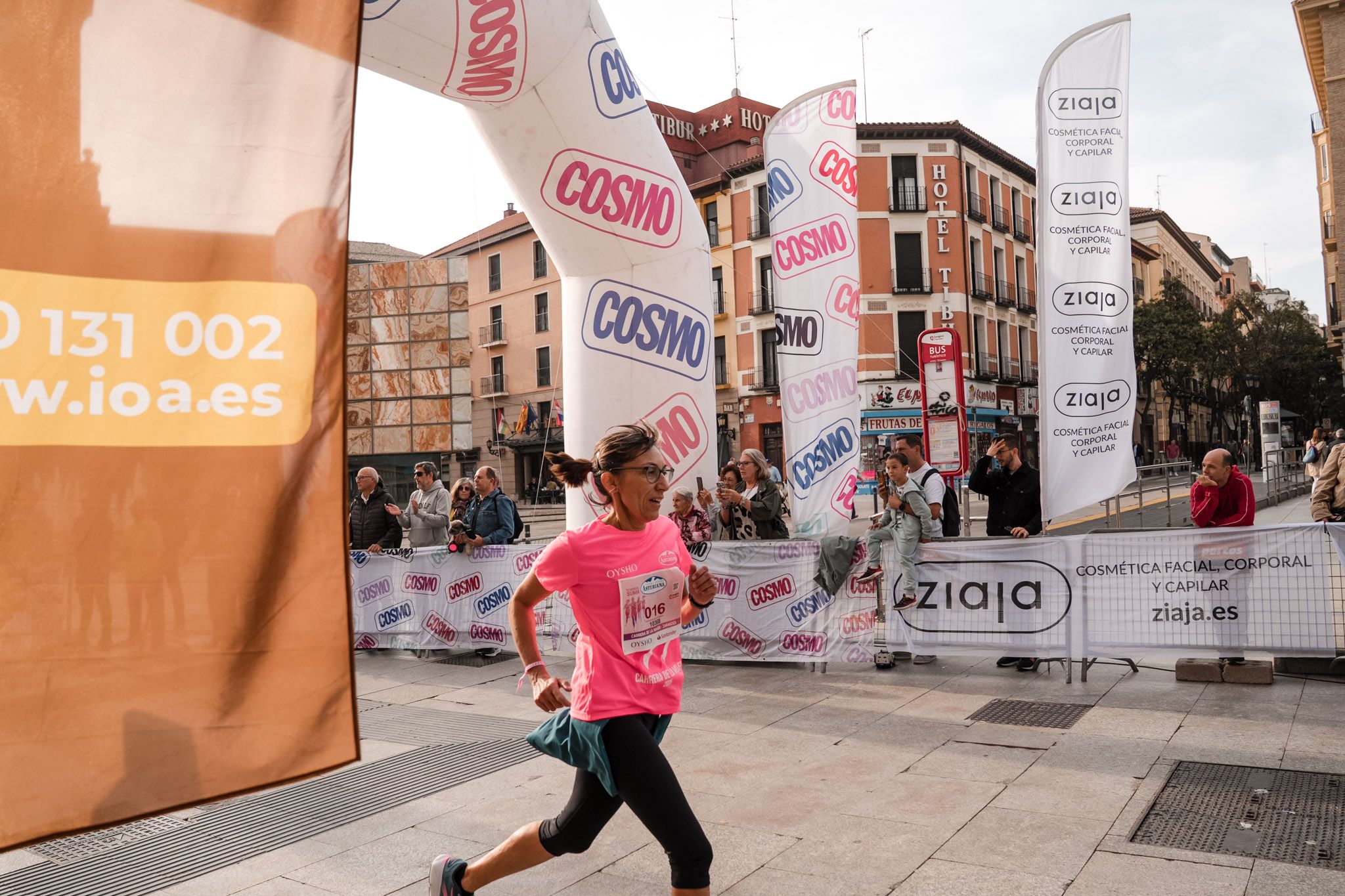 Las mejores fotos de la Carrera de la Mujer de Zaragoza 2025   Recorrido Meta 63