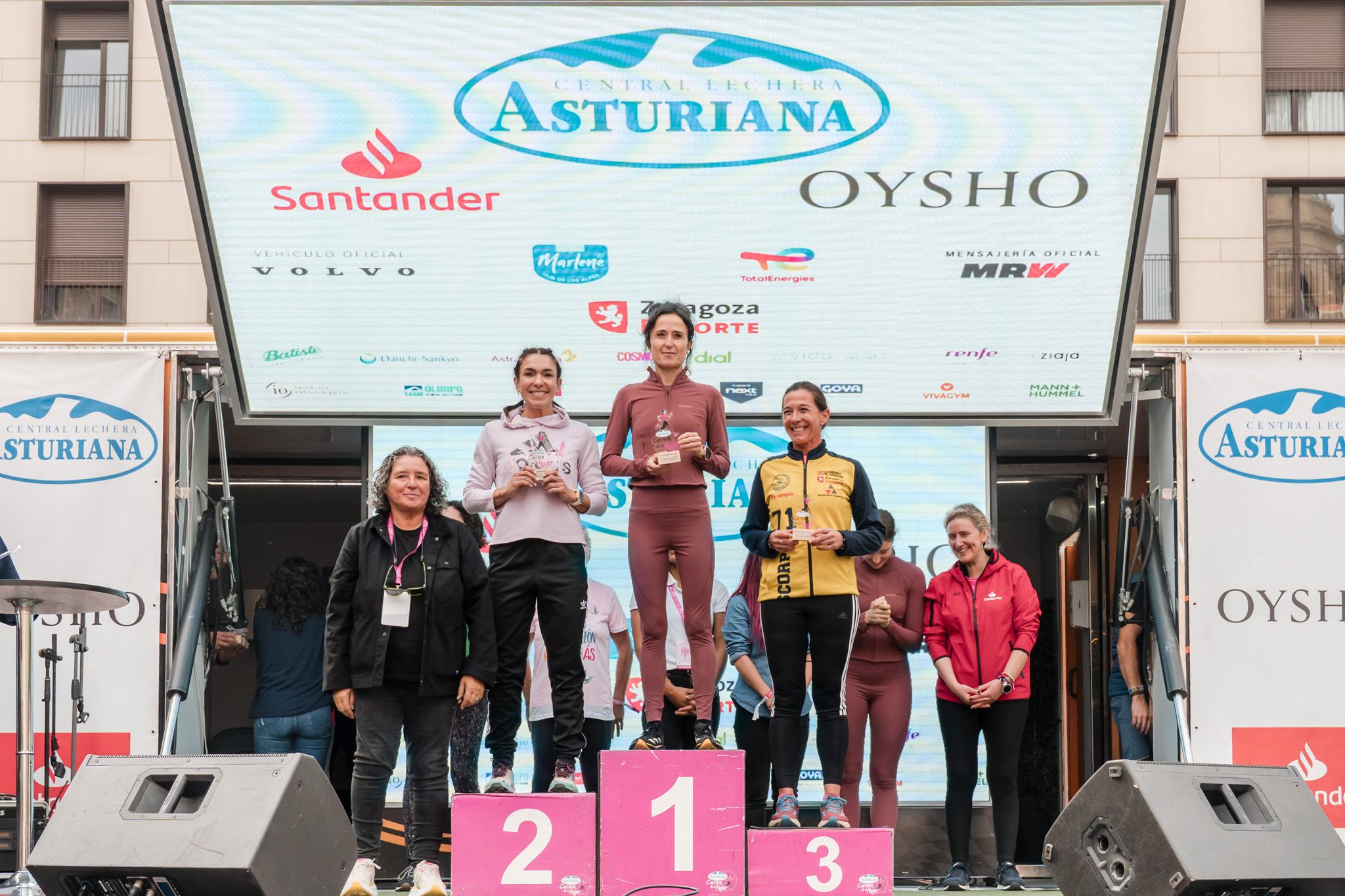 Las mejores fotos de la Carrera de la Mujer de Zaragoza 2025   Recorrido Podium 40