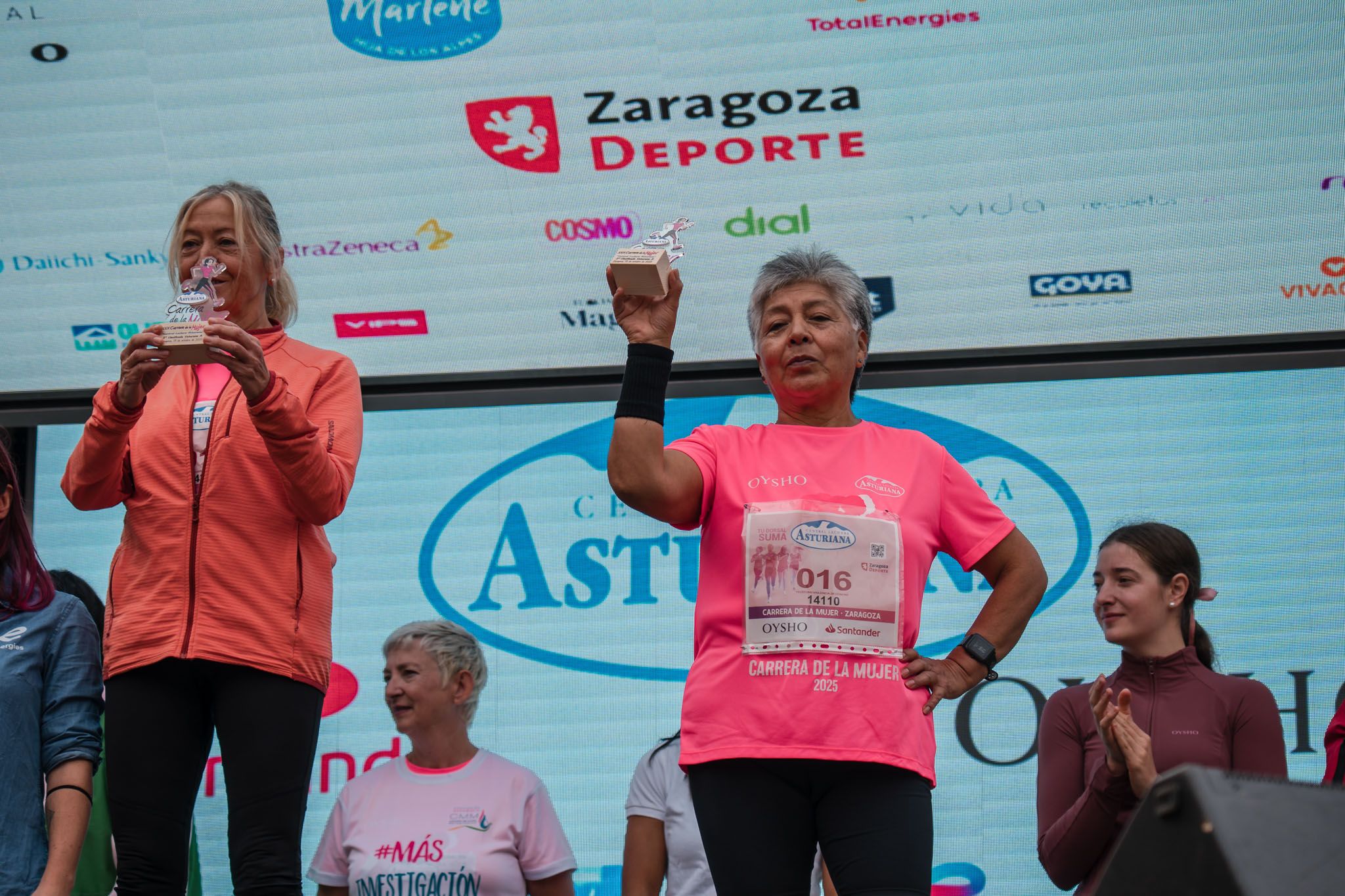 Las mejores fotos de la Carrera de la Mujer de Zaragoza 2025   Recorrido Podium 41