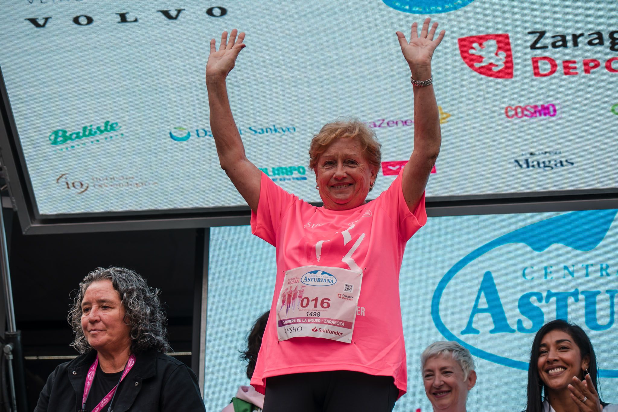 Las mejores fotos de la Carrera de la Mujer de Zaragoza 2025   Recorrido Podium 43