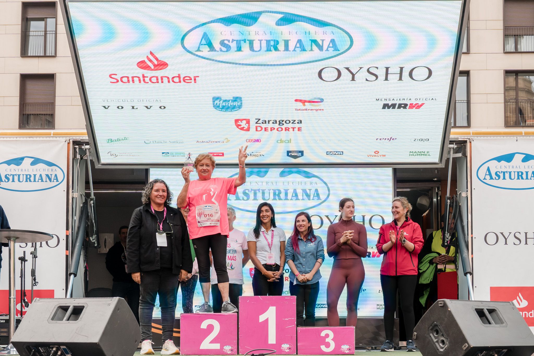 Las mejores fotos de la Carrera de la Mujer de Zaragoza 2025   Recorrido Podium 45