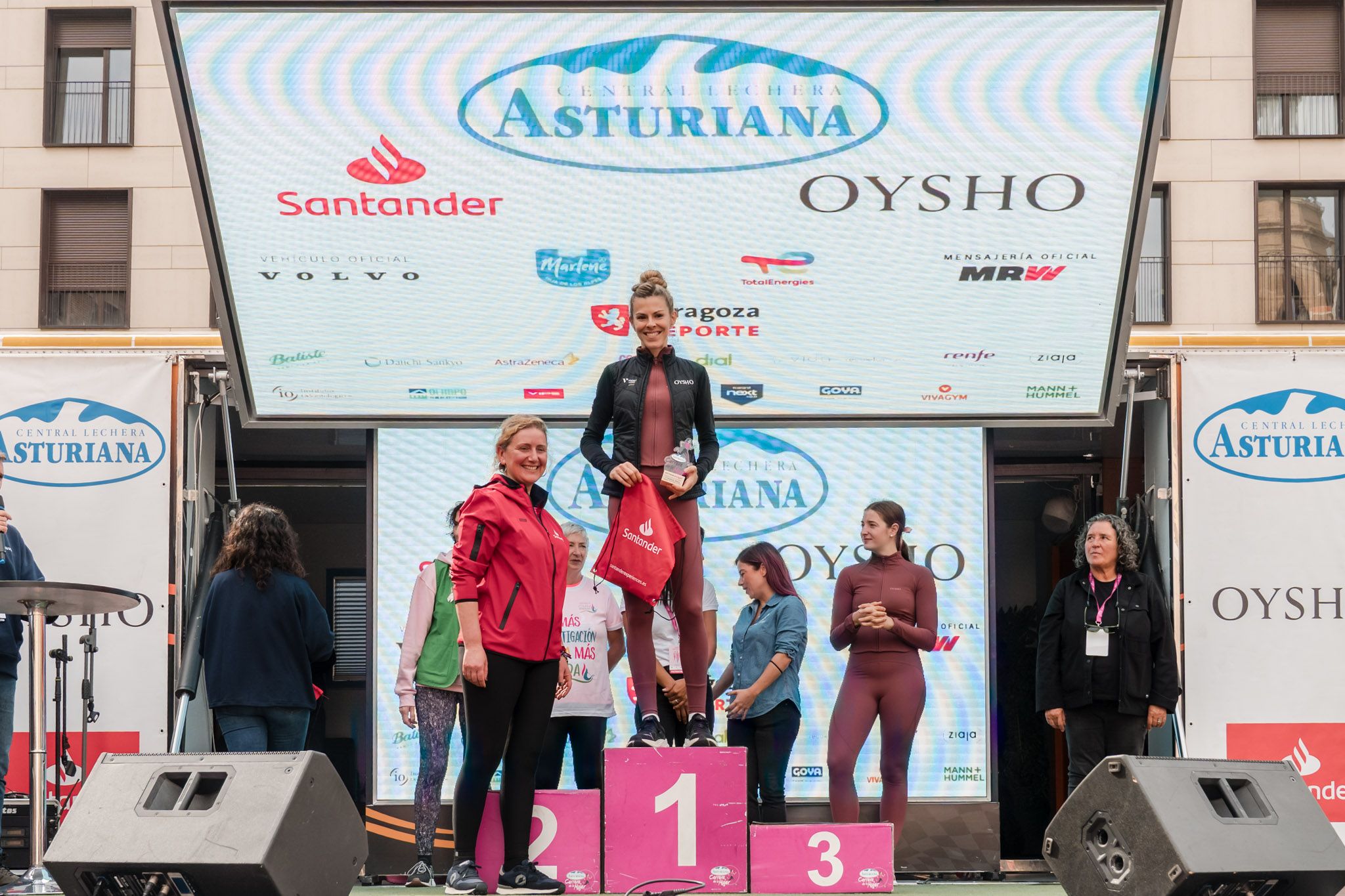Las mejores fotos de la Carrera de la Mujer de Zaragoza 2025   Recorrido Podium 49