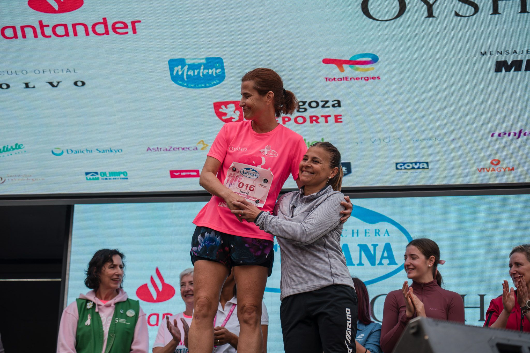 Las mejores fotos de la Carrera de la Mujer de Zaragoza 2025   Recorrido Podium 50