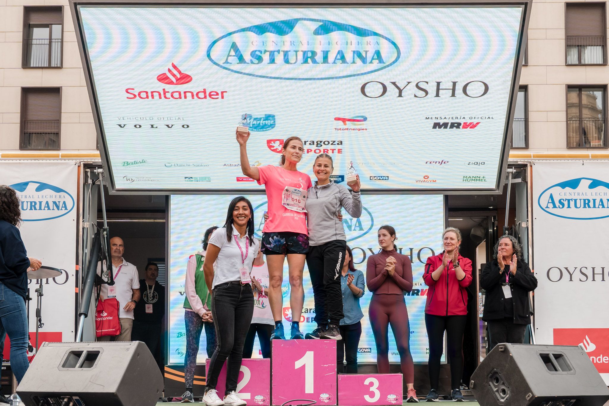 Las mejores fotos de la Carrera de la Mujer de Zaragoza 2025   Recorrido Podium 51