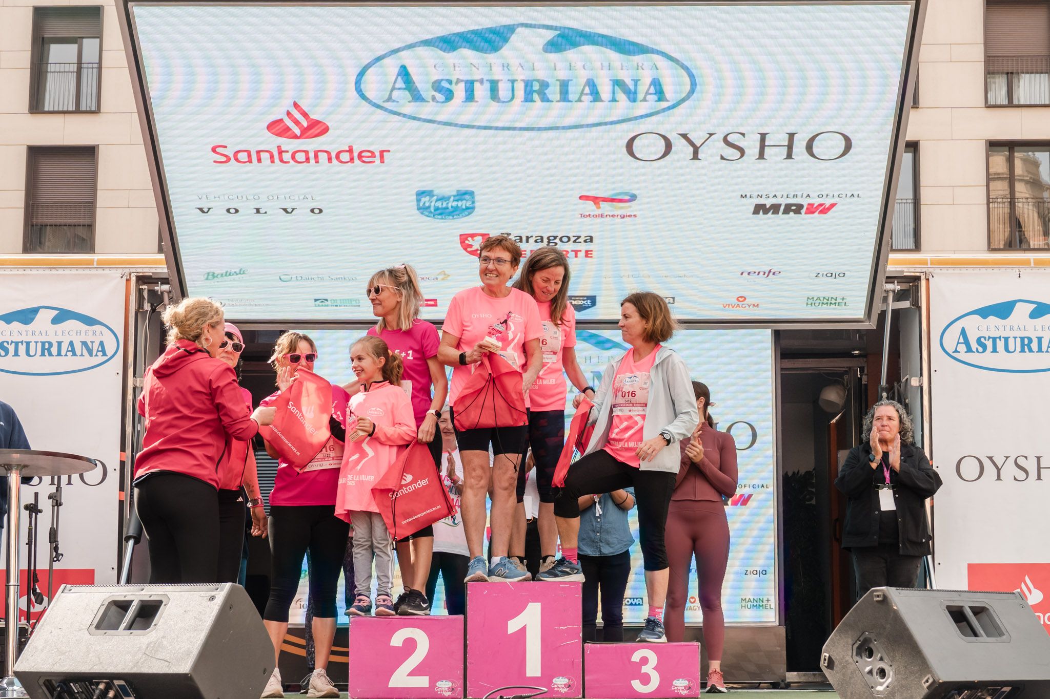 Las mejores fotos de la Carrera de la Mujer de Zaragoza 2025   Recorrido Podium 53