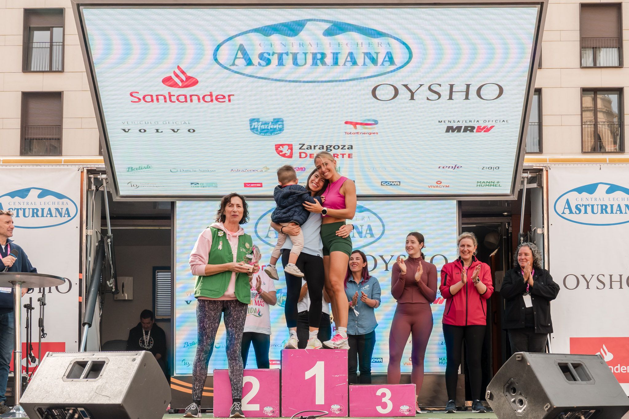 Las mejores fotos de la Carrera de la Mujer de Zaragoza 2025   Recorrido Podium 55