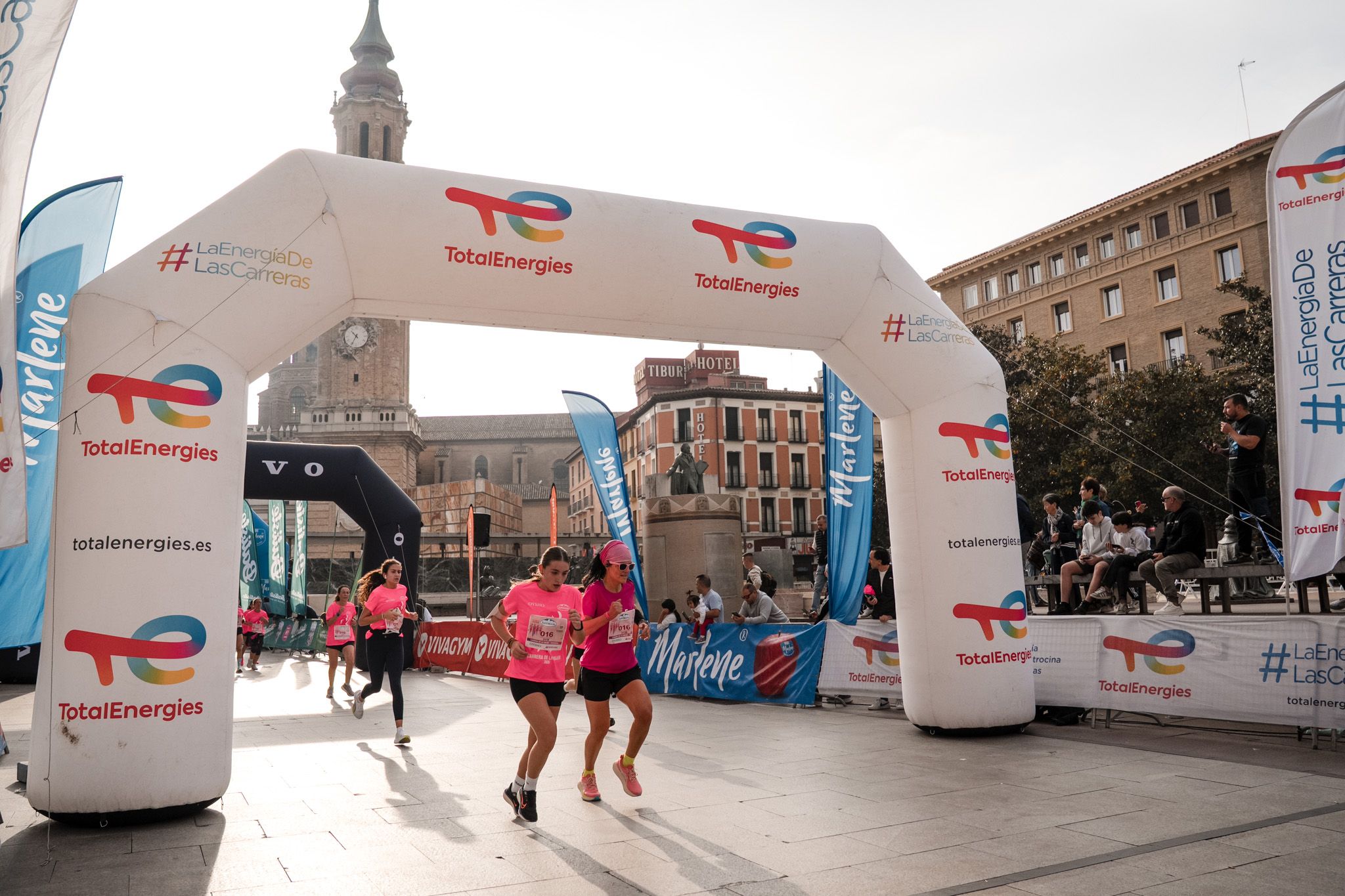 Las mejores fotos de la Carrera de la Mujer de Zaragoza 2025   Recorrido Meta 80