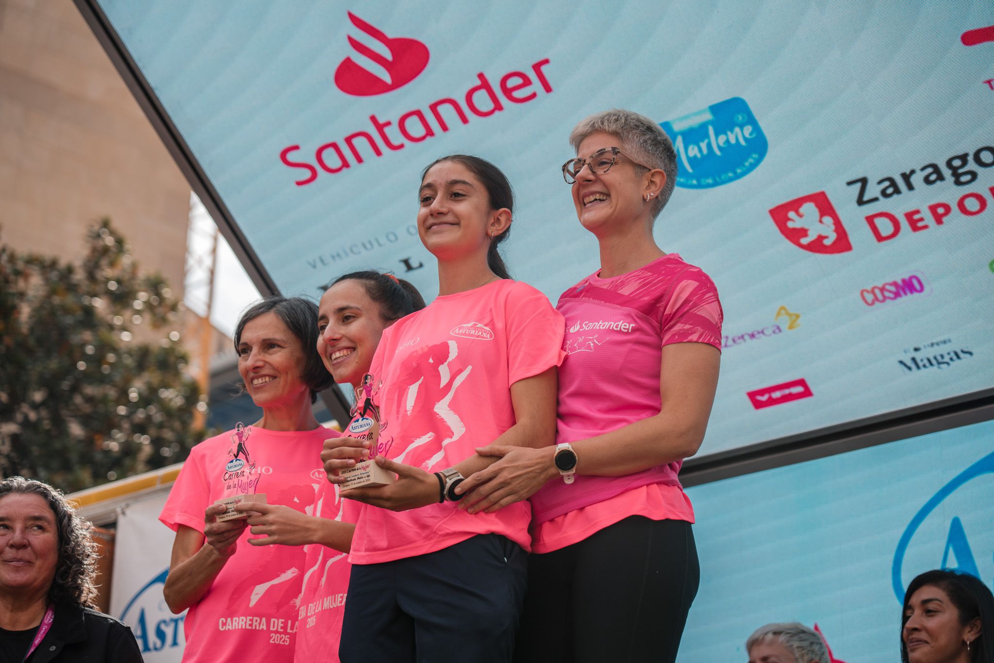 Las mejores fotos de la Carrera de la Mujer de Zaragoza 2025   Recorrido Podium 58