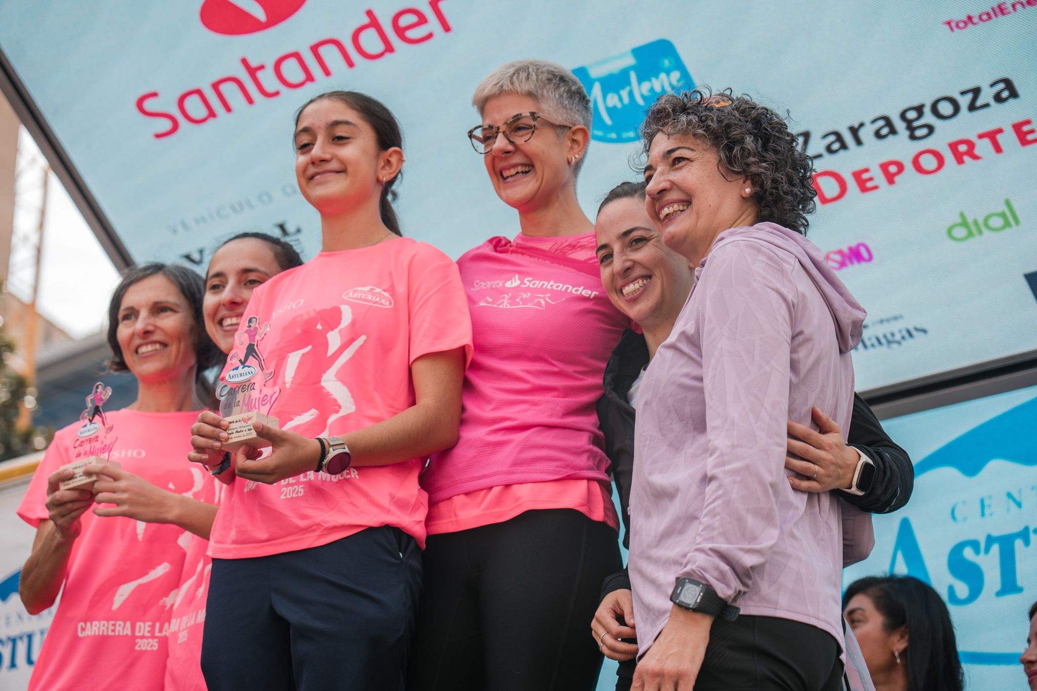 Las mejores fotos de la Carrera de la Mujer de Zaragoza 2025   Recorrido Podium 59