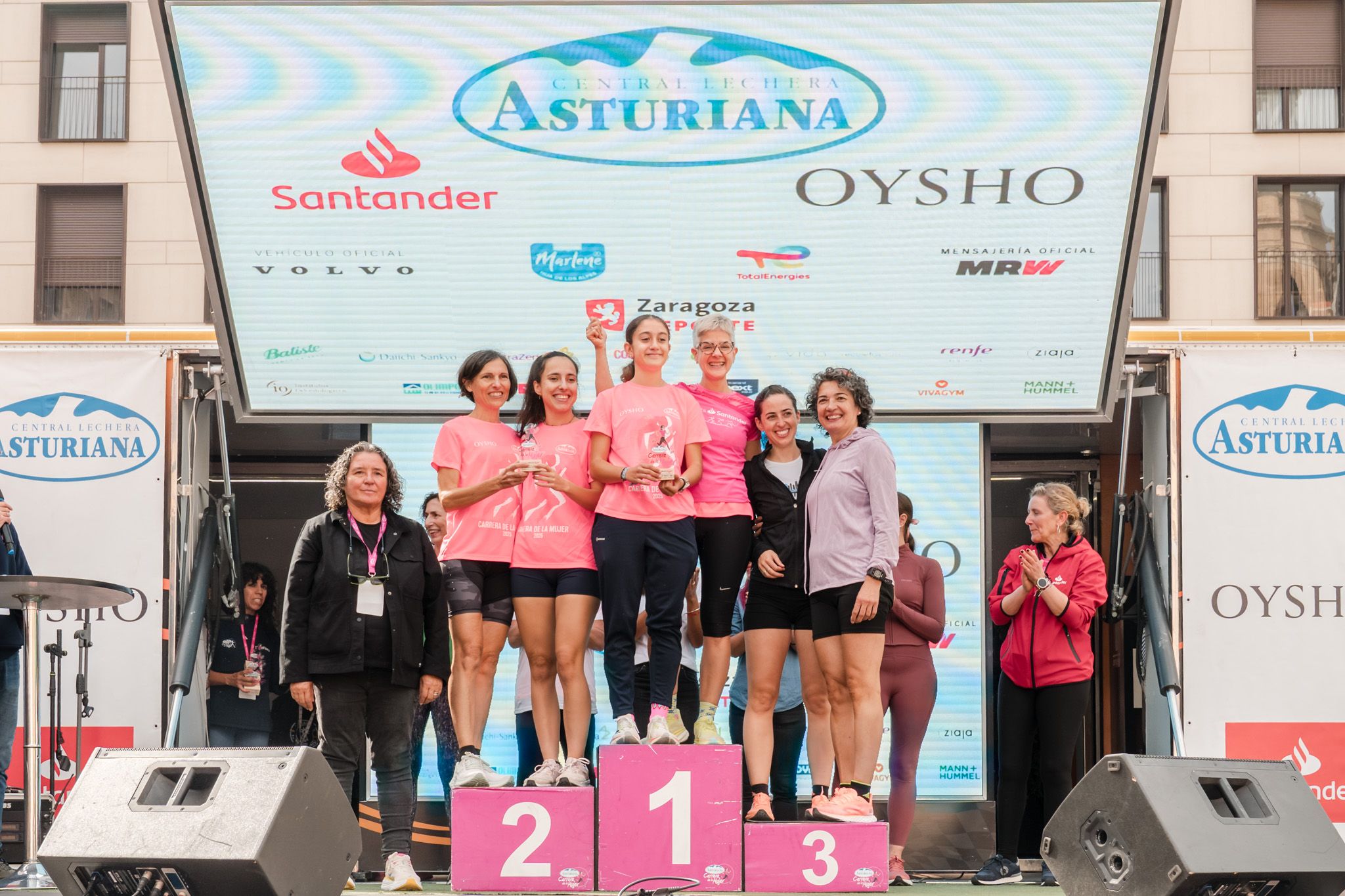 Las mejores fotos de la Carrera de la Mujer de Zaragoza 2025   Recorrido Podium 60