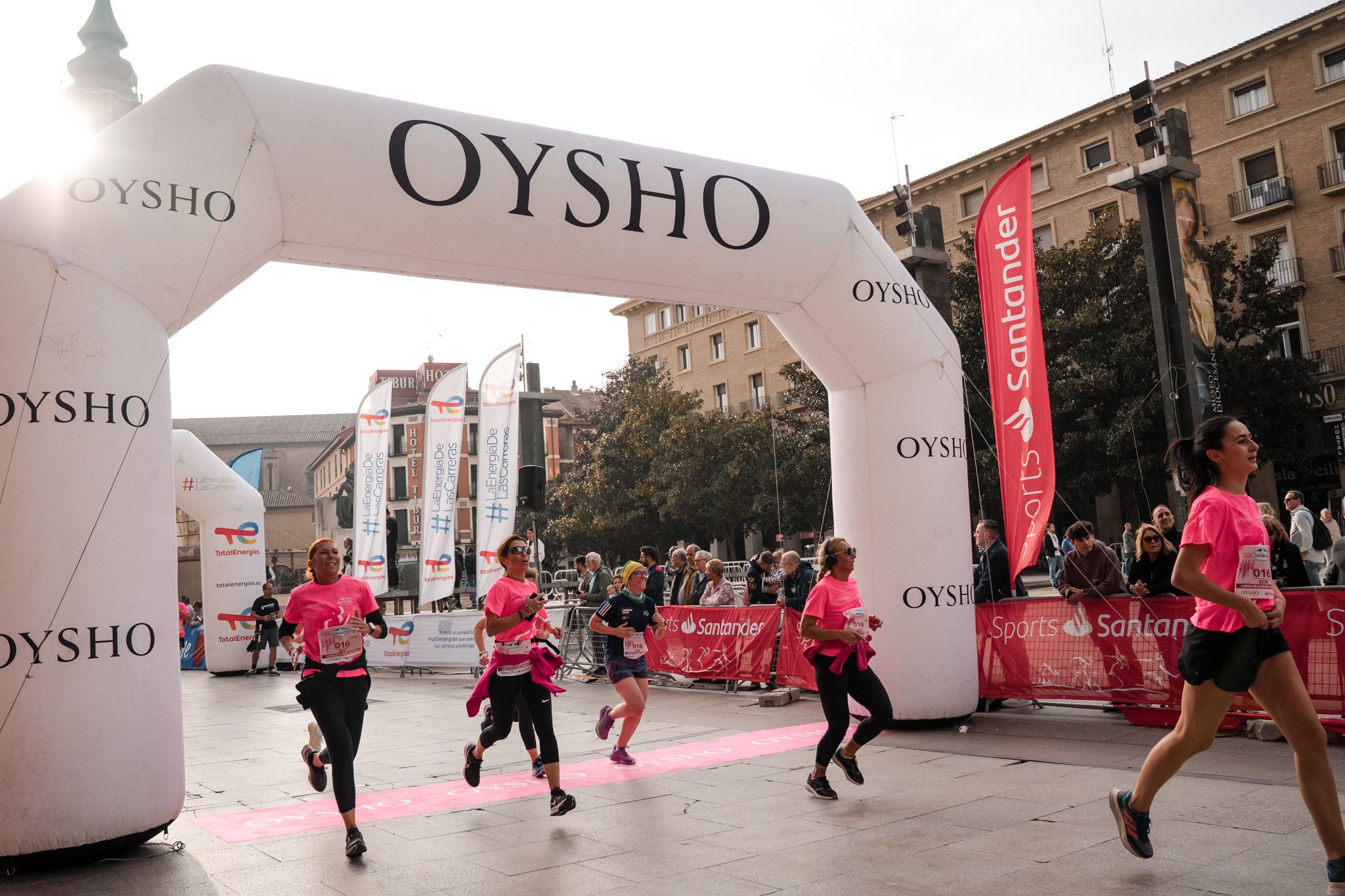 Las mejores fotos de la Carrera de la Mujer de Zaragoza 2025   Recorrido Meta 86