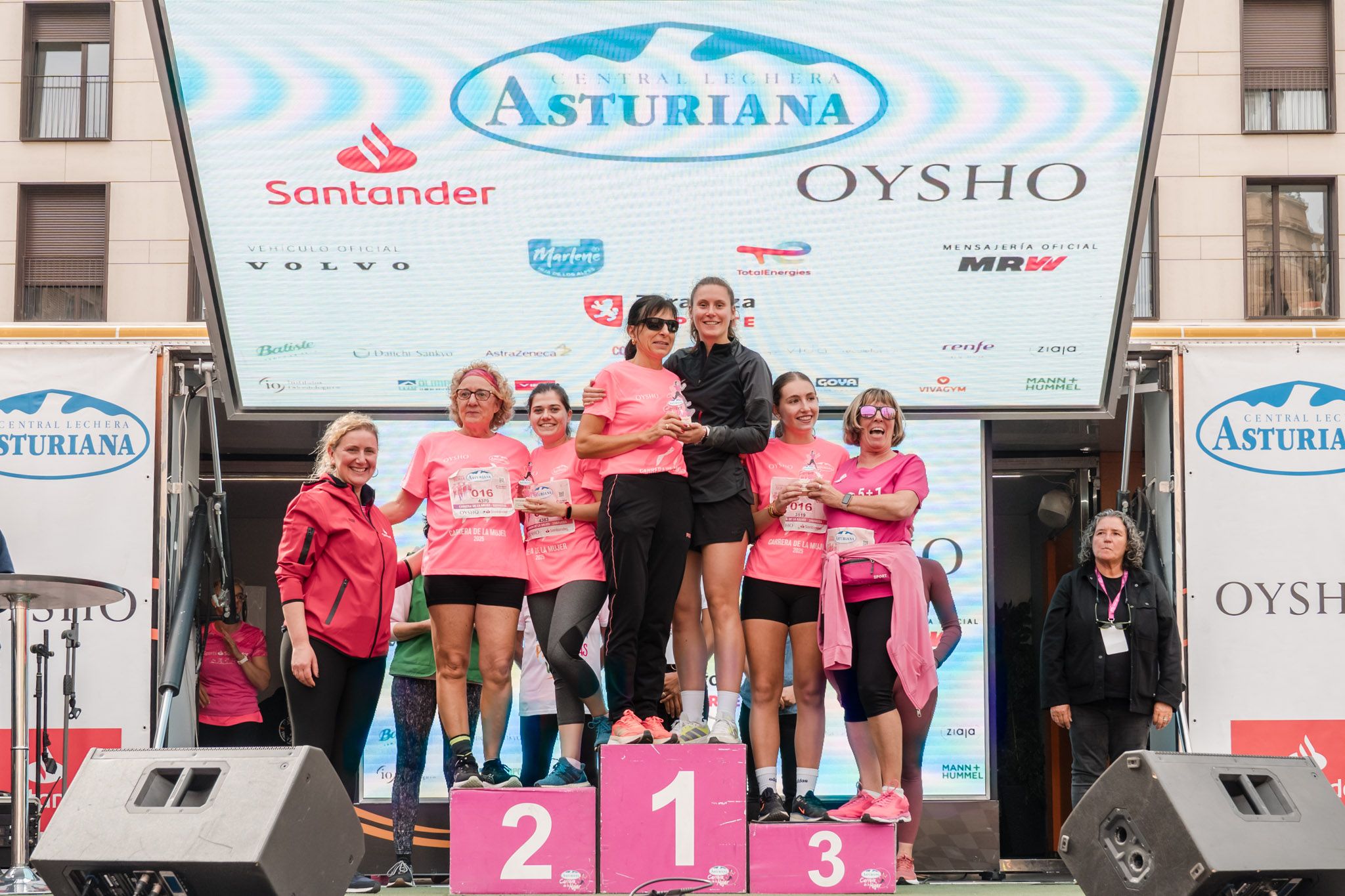 Las mejores fotos de la Carrera de la Mujer de Zaragoza 2025   Recorrido Podium 63