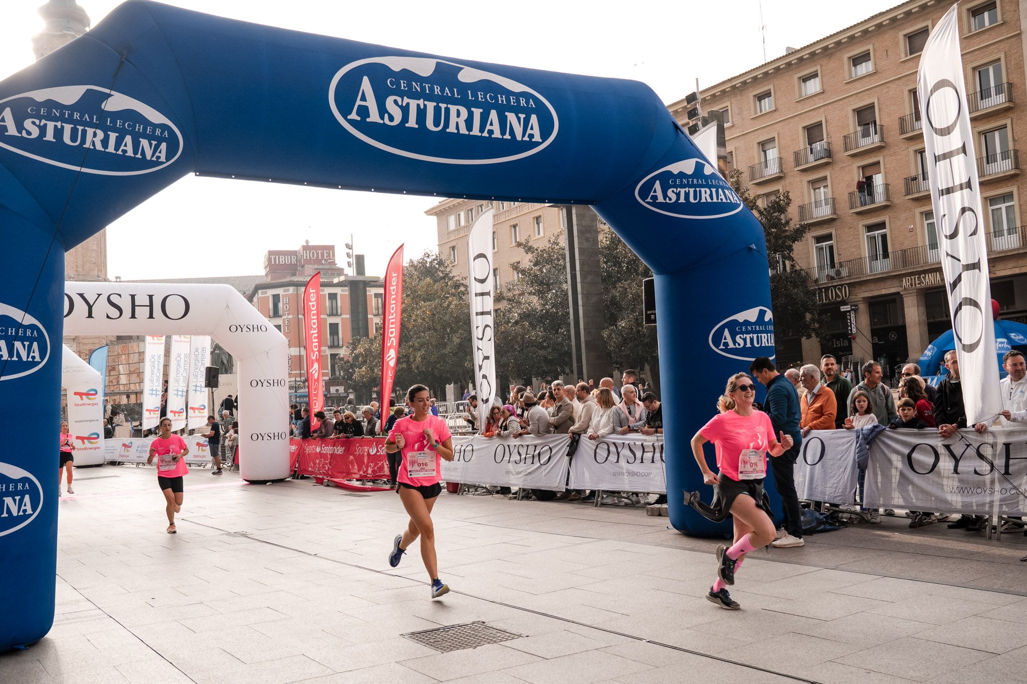 Las mejores fotos de la Carrera de la Mujer de Zaragoza 2025   Recorrido Meta 90