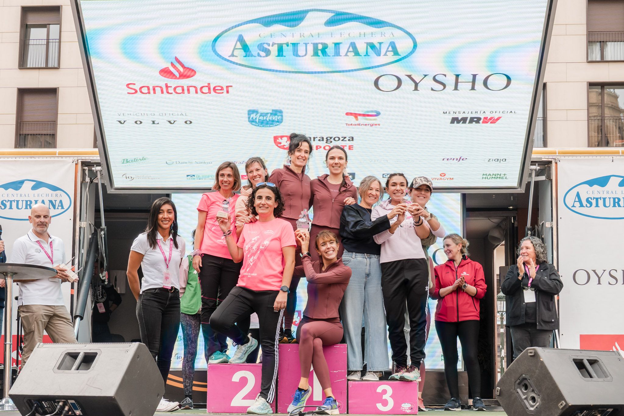 Las mejores fotos de la Carrera de la Mujer de Zaragoza 2025   Recorrido Podium 70