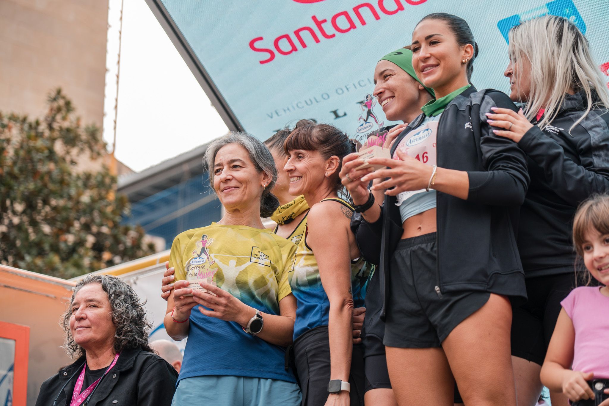 Las mejores fotos de la Carrera de la Mujer de Zaragoza 2025   Recorrido Podium 71
