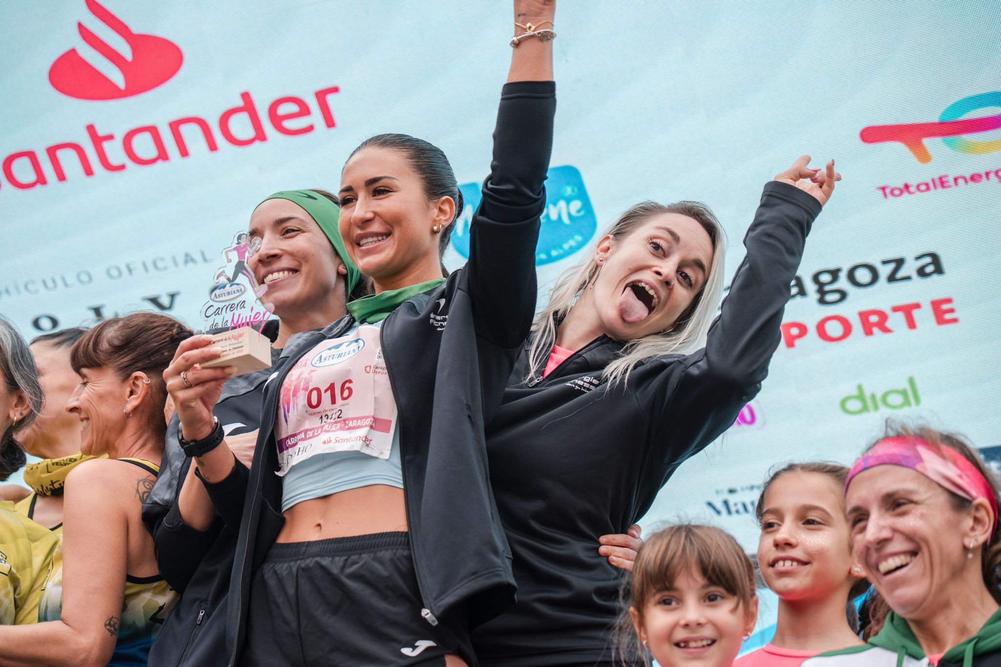 Las mejores fotos de la Carrera de la Mujer de Zaragoza 2025   Recorrido Podium 72
