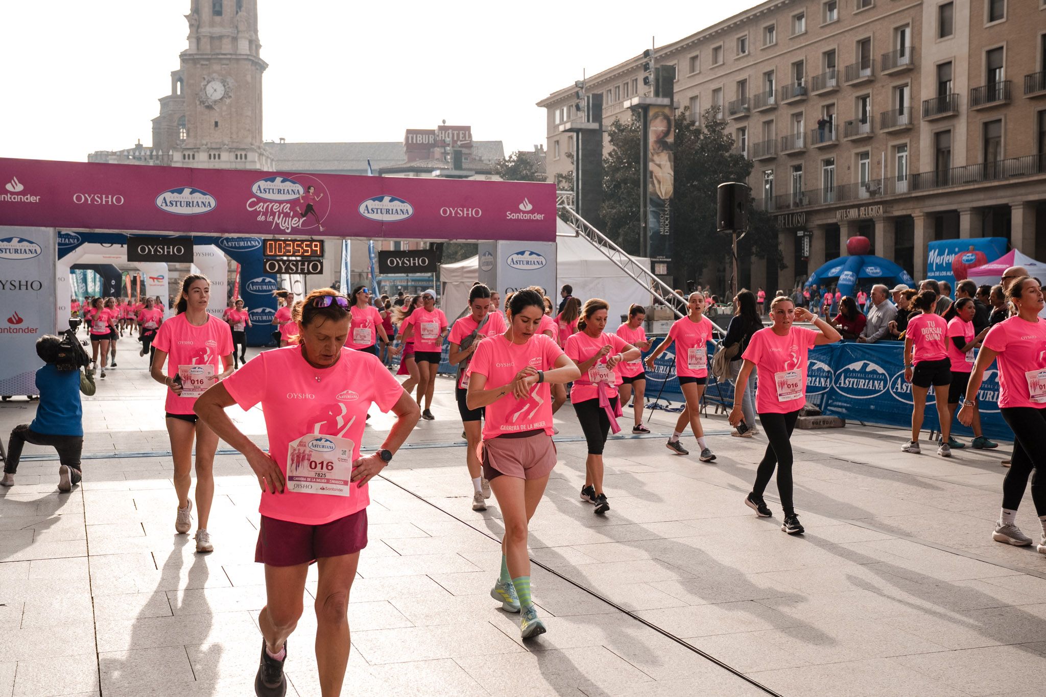 Las mejores fotos de la Carrera de la Mujer de Zaragoza 2025   Recorrido Meta 97