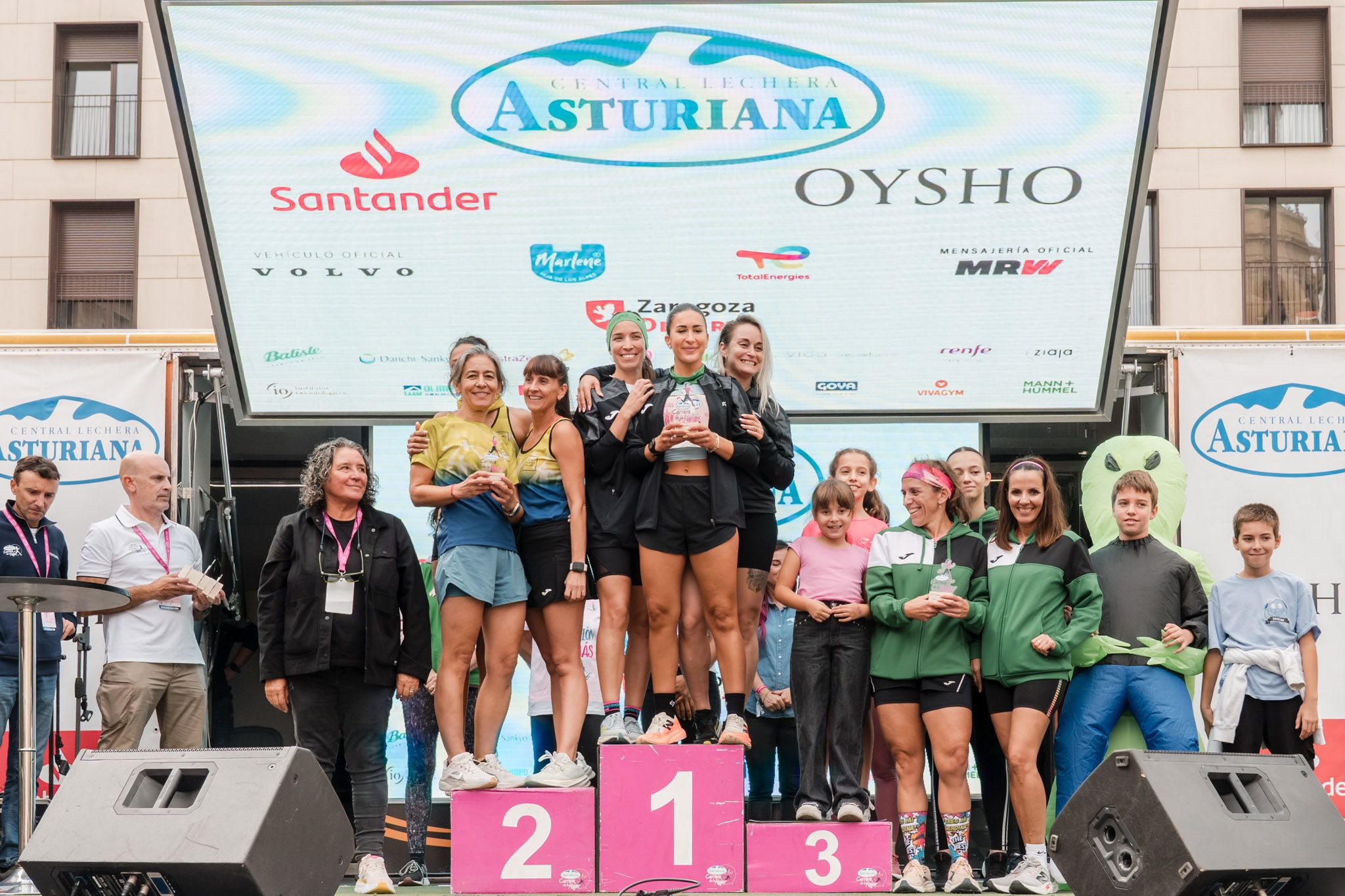 Las mejores fotos de la Carrera de la Mujer de Zaragoza 2025   Recorrido Podium 74
