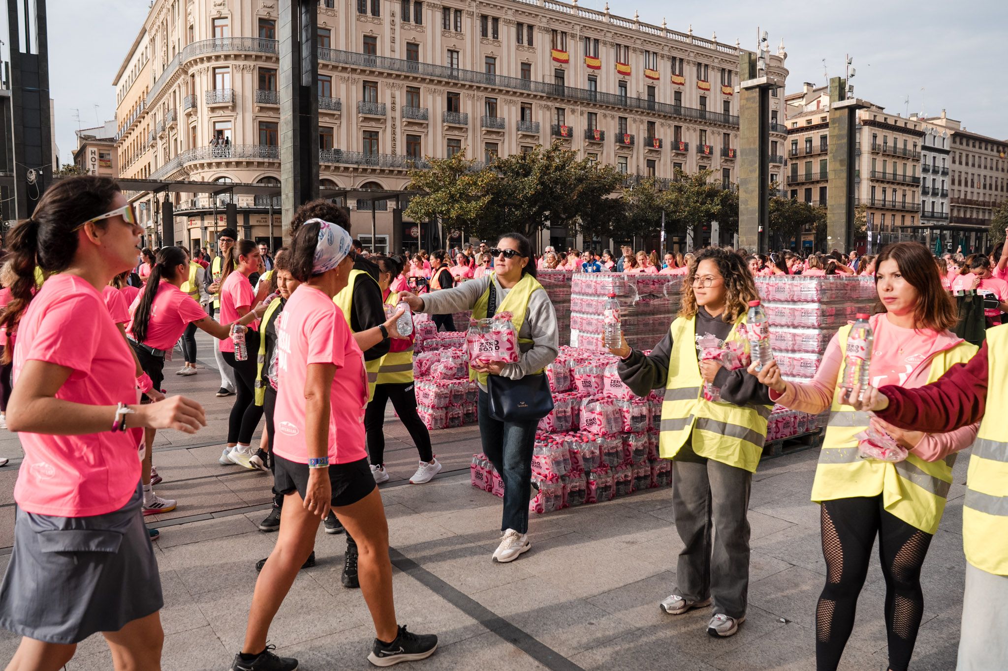 Las mejores fotos de la Carrera de la Mujer de Zaragoza 2025   Recorrido Meta 100