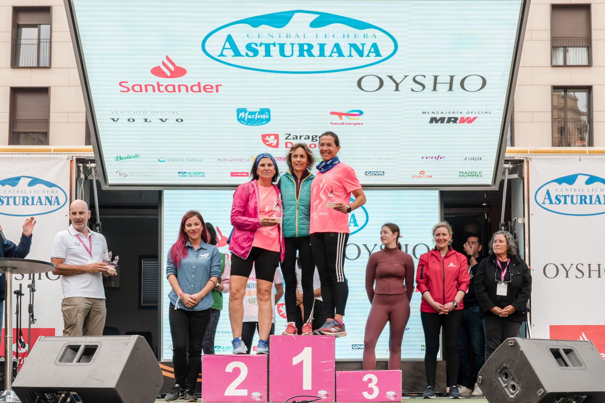 Las mejores fotos de la Carrera de la Mujer de Zaragoza 2025   Recorrido Podium 76