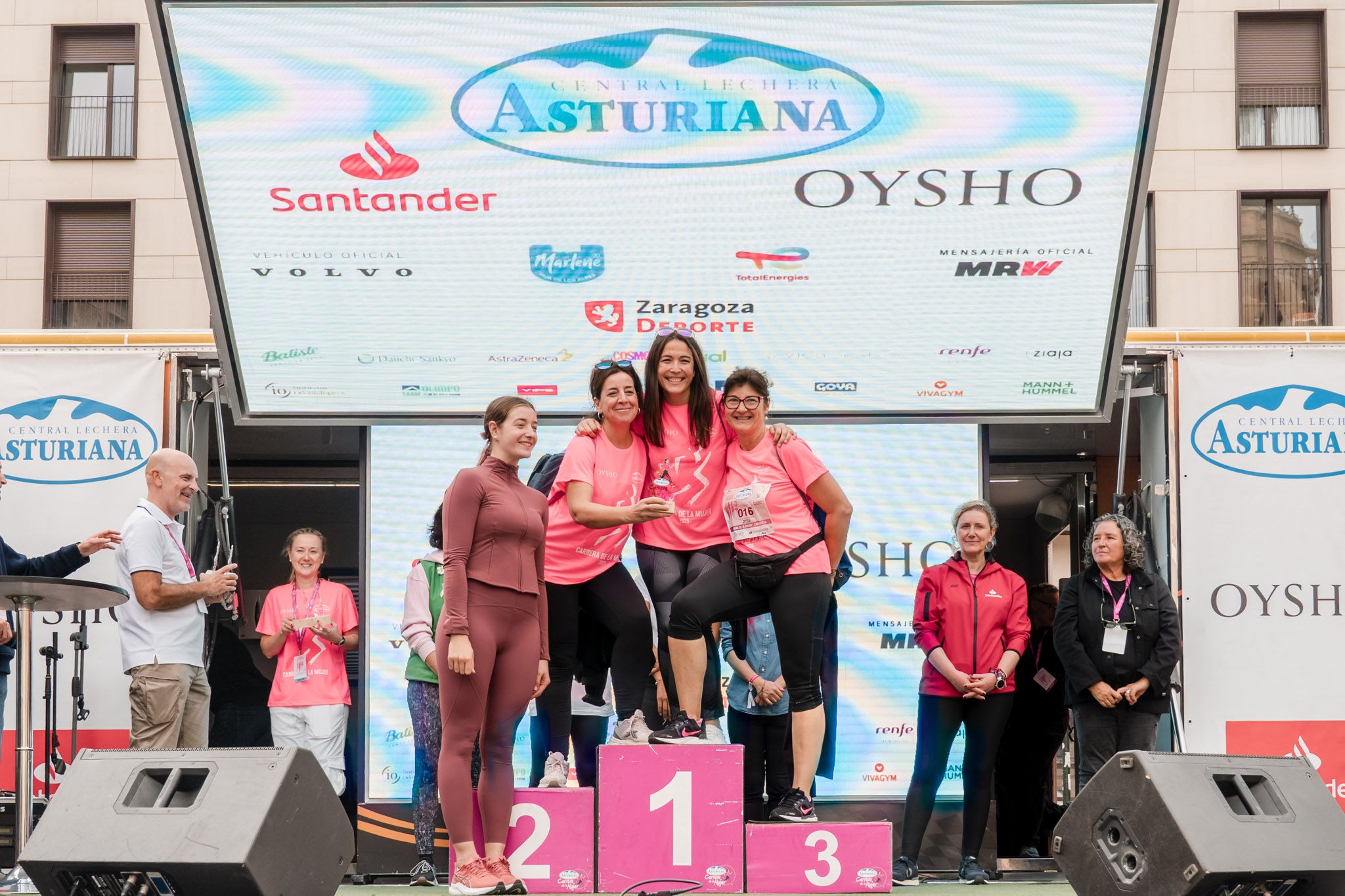 Las mejores fotos de la Carrera de la Mujer de Zaragoza 2025   Recorrido Podium 78