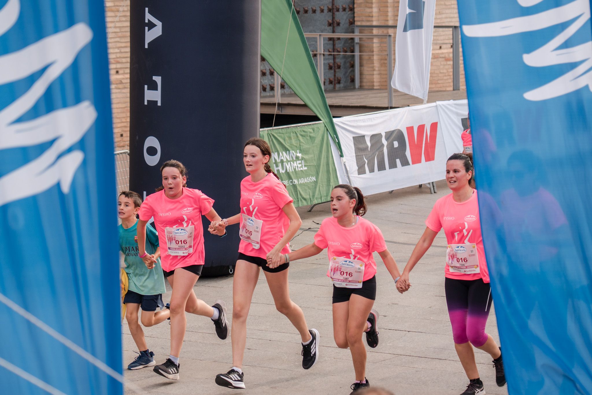 Las mejores fotos de la Carrera de la Mujer de Zaragoza 2025   Recorrido Meta 105
