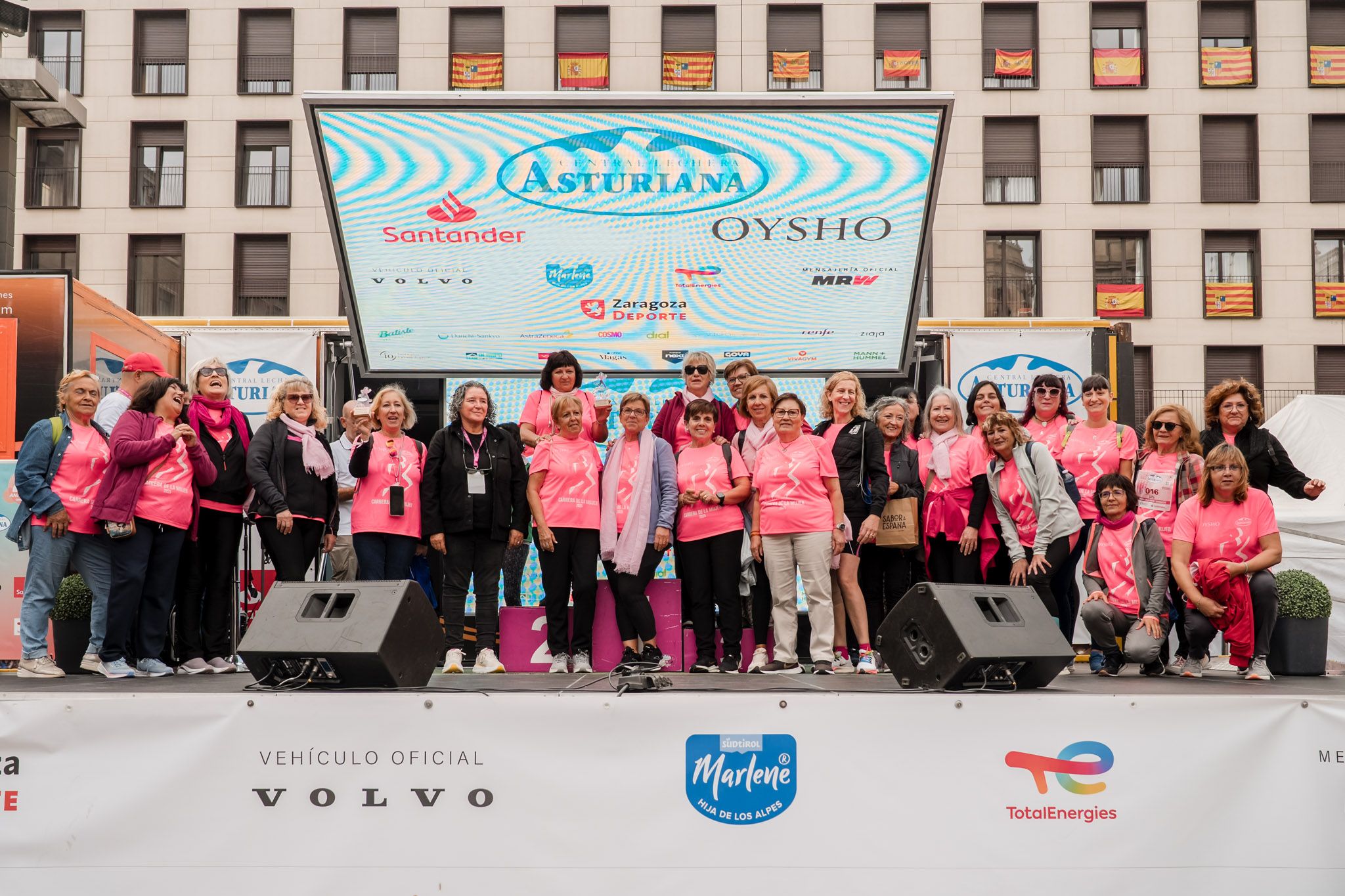 Las mejores fotos de la Carrera de la Mujer de Zaragoza 2025   Recorrido Podium 81