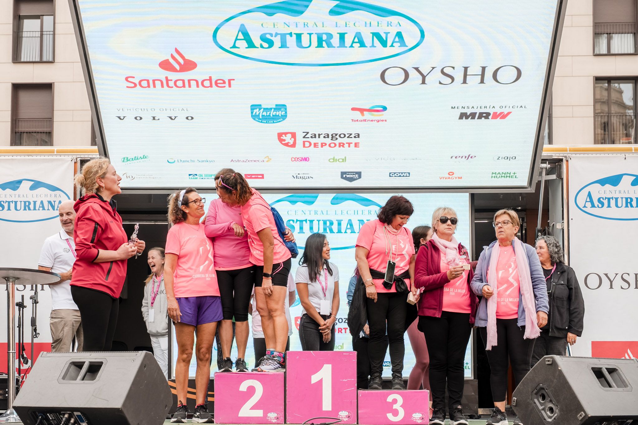 Las mejores fotos de la Carrera de la Mujer de Zaragoza 2025   Recorrido Podium 83