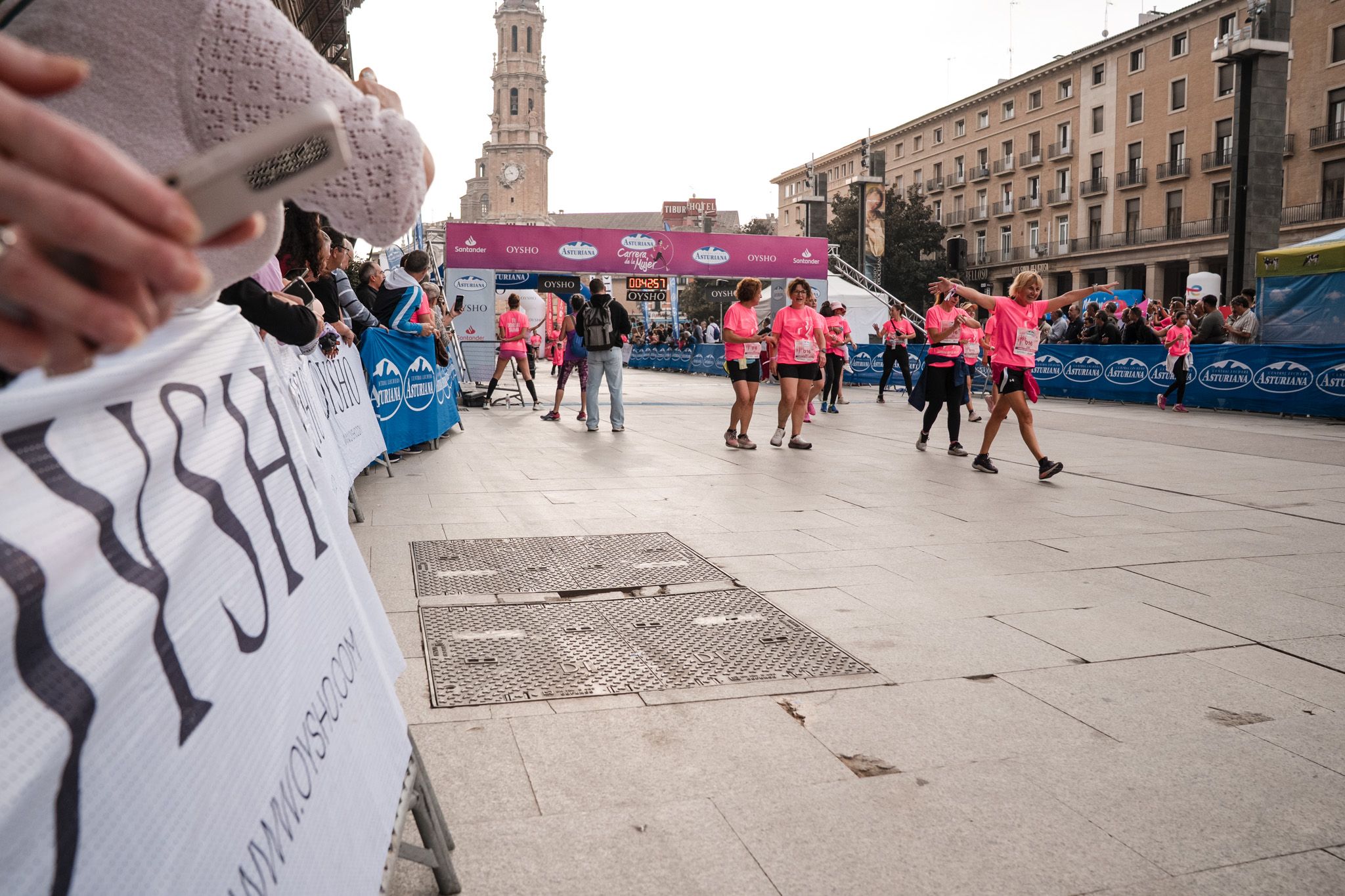 Las mejores fotos de la Carrera de la Mujer de Zaragoza 2025   Recorrido Meta 120