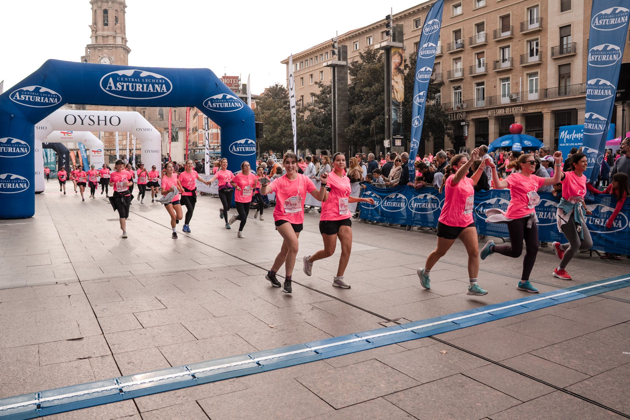 Las mejores fotos de la Carrera de la Mujer de Zaragoza 2025   Recorrido Meta 132