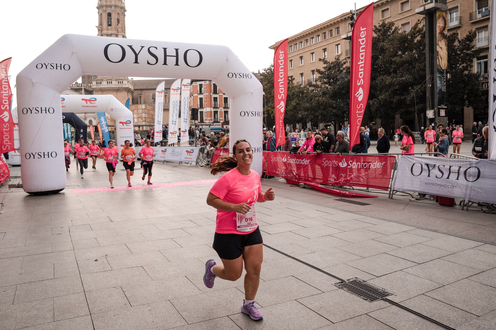 Las mejores fotos de la Carrera de la Mujer de Zaragoza 2025   Recorrido Meta 137