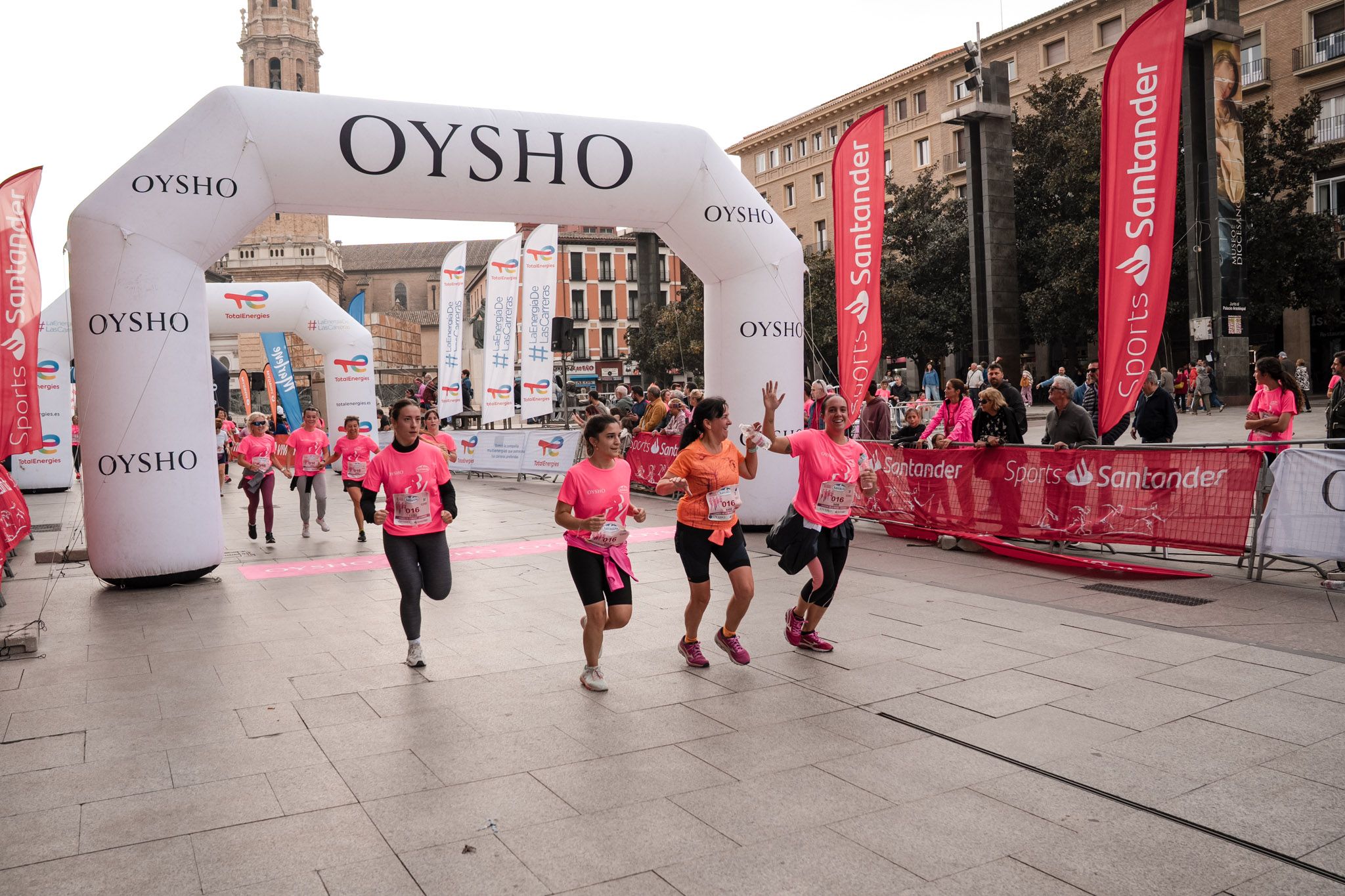 Las mejores fotos de la Carrera de la Mujer de Zaragoza 2025   Recorrido Meta 138